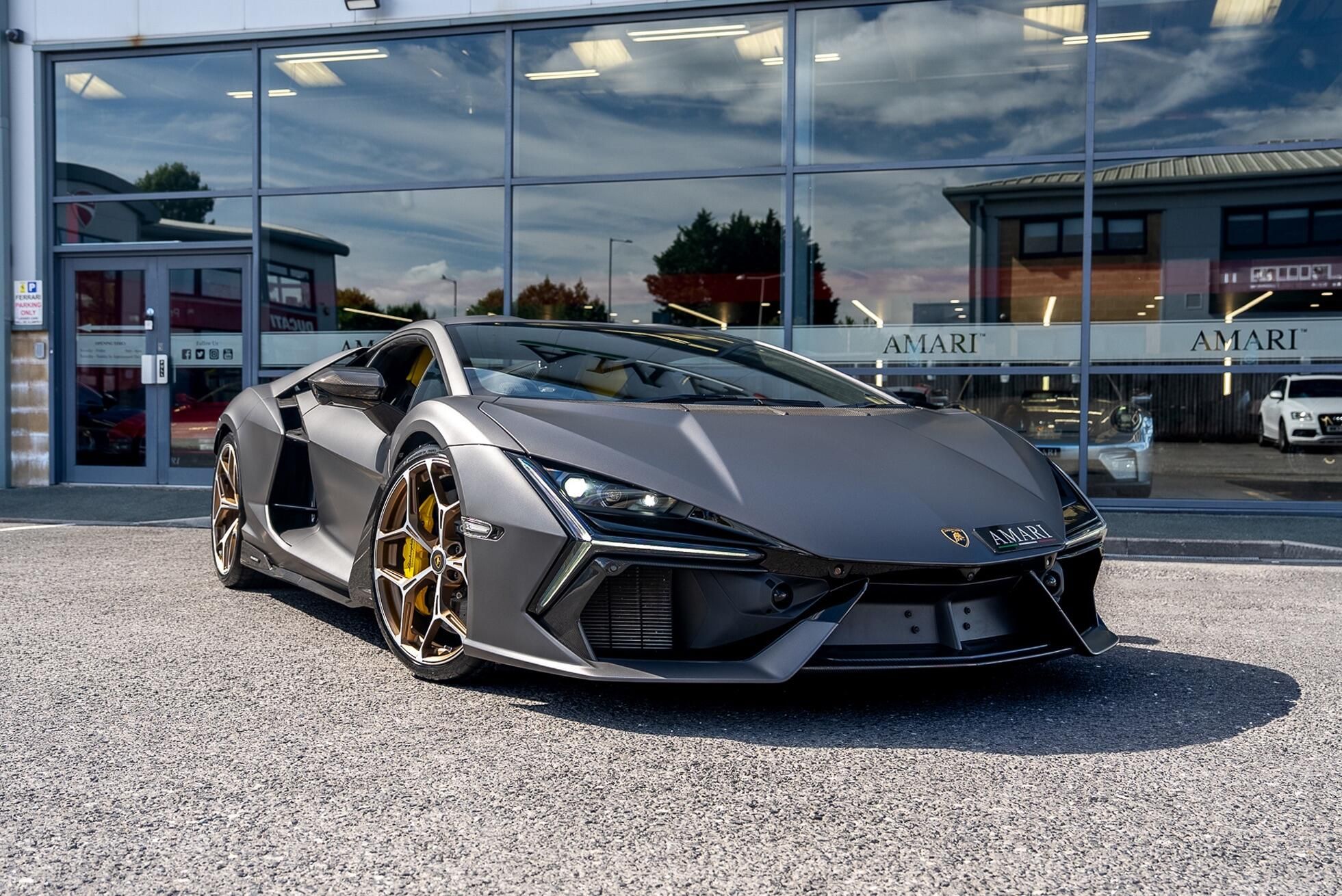 LAMBORGHINI REVUELTO COUPE 6.5 V12 1015 PHEV 2dr DCT for sale UK - Slide 9