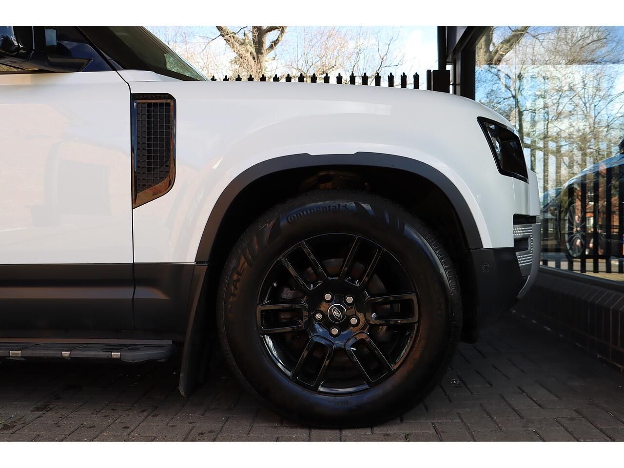 LAND ROVER DEFENDER DIESEL ESTATE 2.0 D240 S 110 5dr Auto for sale UK - Slide 6