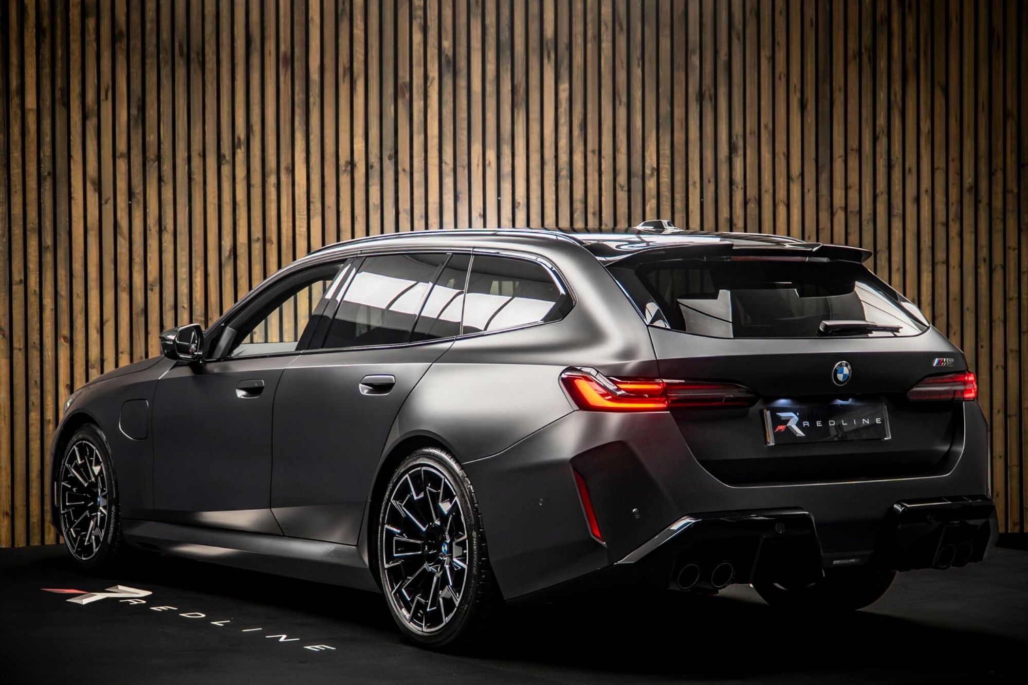 BMW M5  4.4 22.1kWh Touring Steptronic xDrive Euro 6 (s/s) 5dr for sale UK - Slide 3