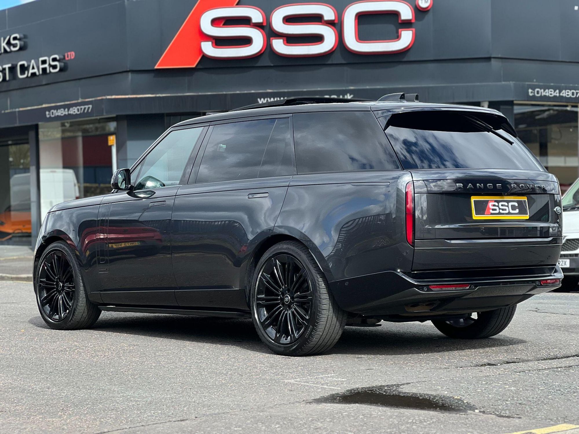 LAND ROVER RANGE ROVER DIESEL ESTATE 3.0 D350 Autobiography LWB 4dr Auto [7 Seat] for sale UK - Slide 2