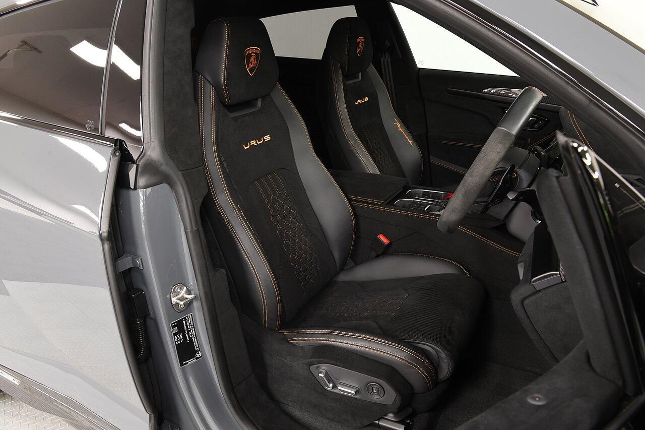 LAMBORGHINI URUS ESTATE 4.0T FSI V8 Performante 5dr Auto for sale UK - Slide 7