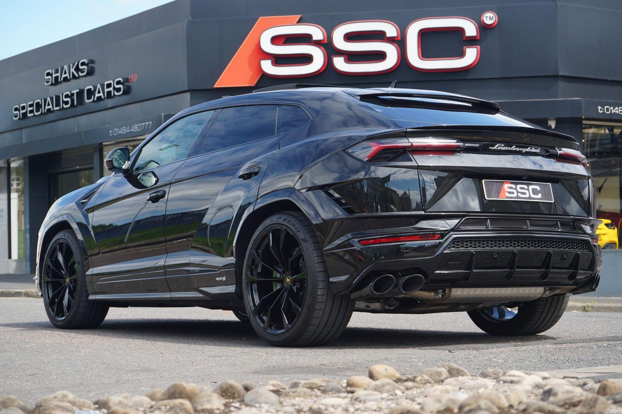 LAMBORGHINI URUS ESTATE 4.0T FSI V8 S 5dr Auto for sale UK - Slide 2