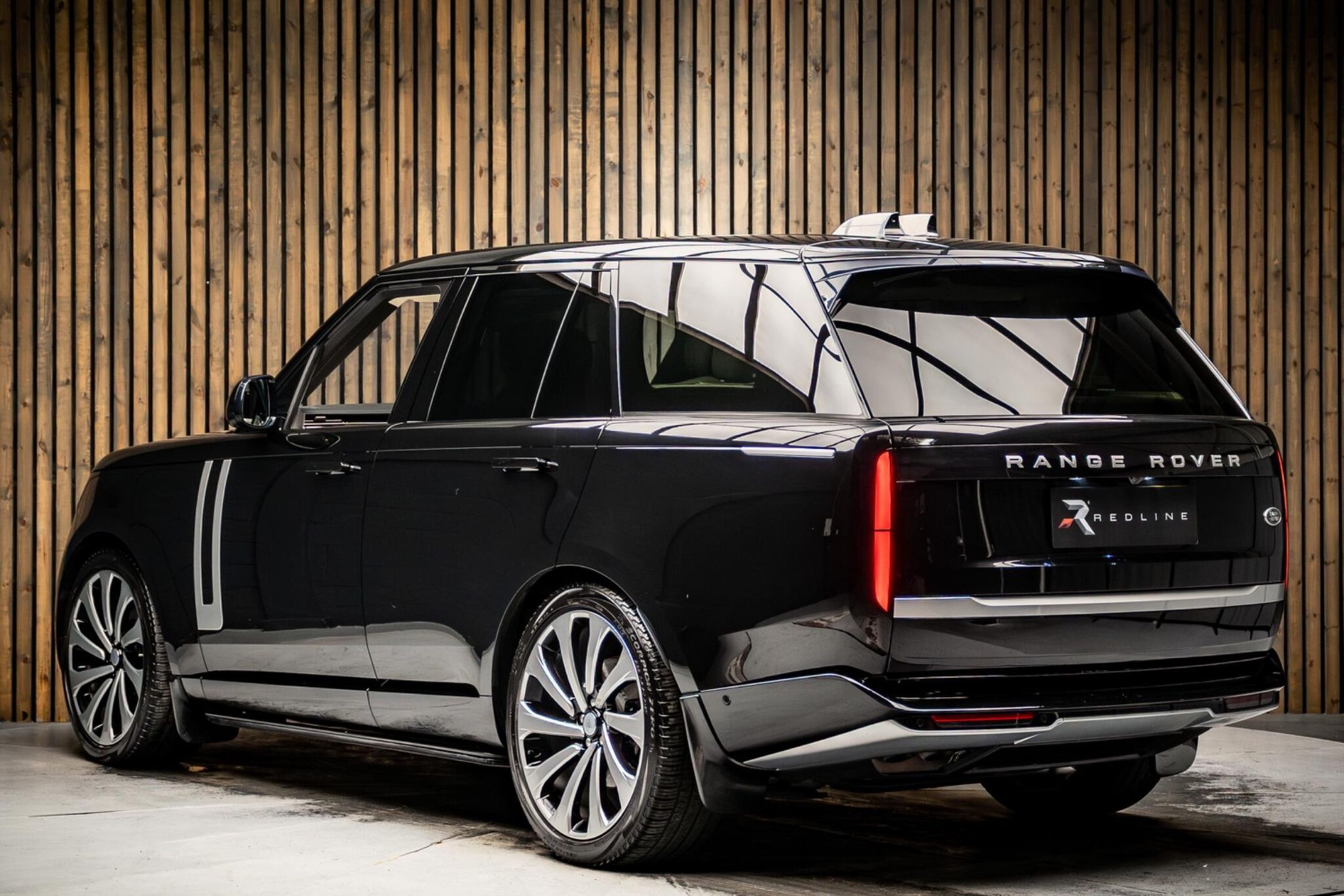 LAND ROVER RANGE ROVER DIESEL ESTATE 3.0 D350 First Edition 4dr Auto for sale UK - Slide 3