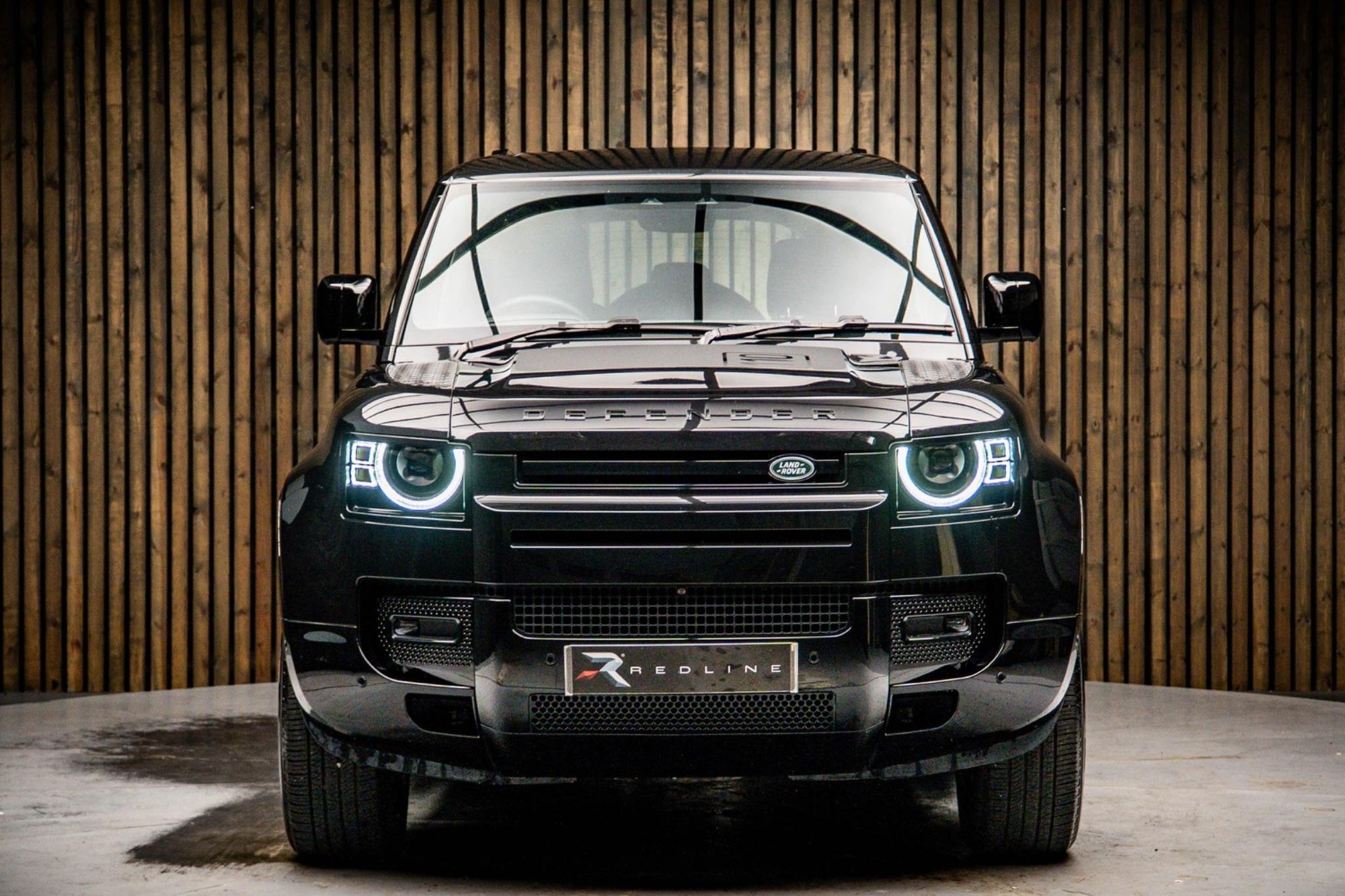 LAND ROVER DEFENDER DIESEL ESTATE 3.0 D250 X-Dynamic HSE 110 5dr Auto for sale UK - Slide 5