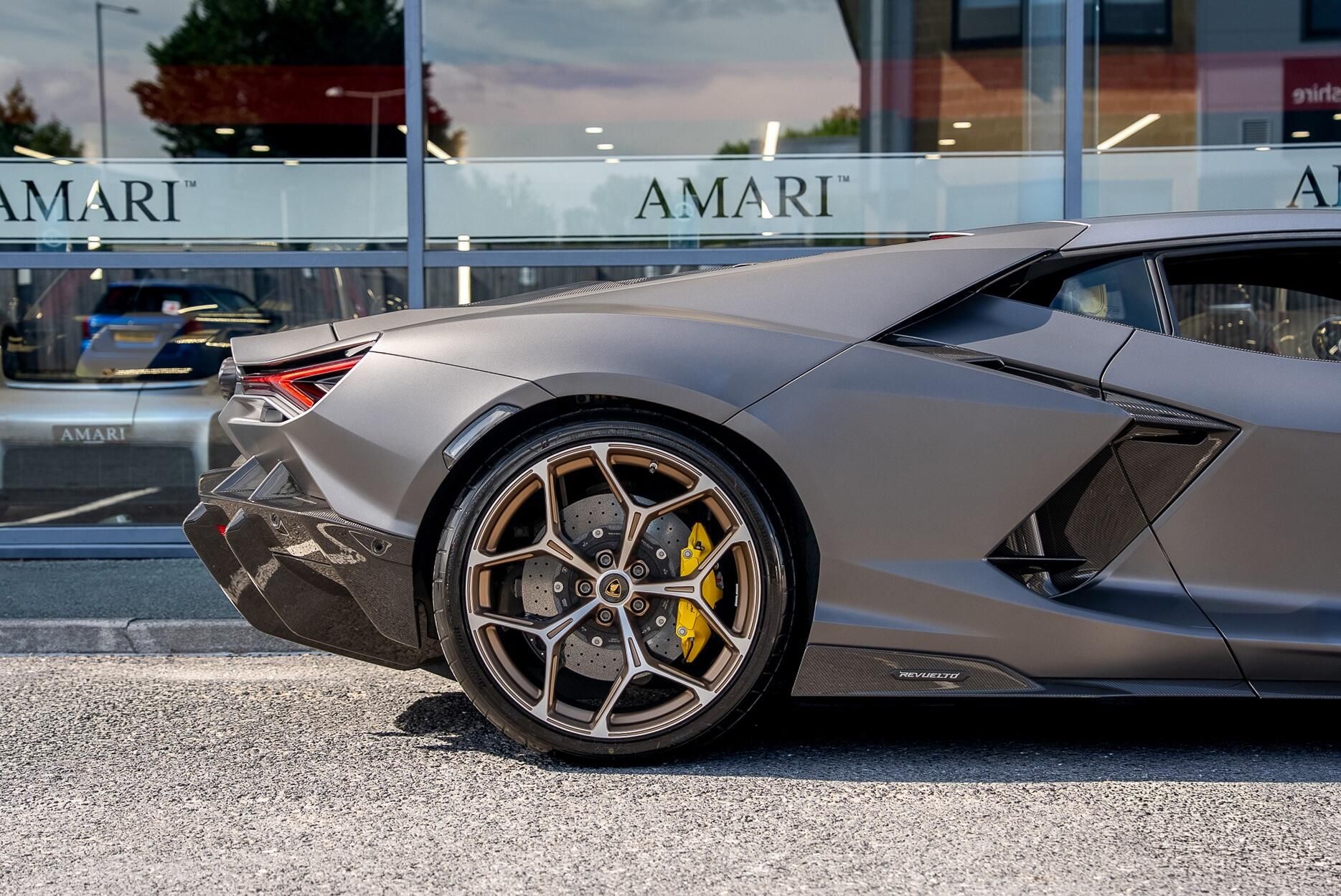LAMBORGHINI REVUELTO COUPE 6.5 V12 1015 PHEV 2dr DCT for sale UK - Slide 10