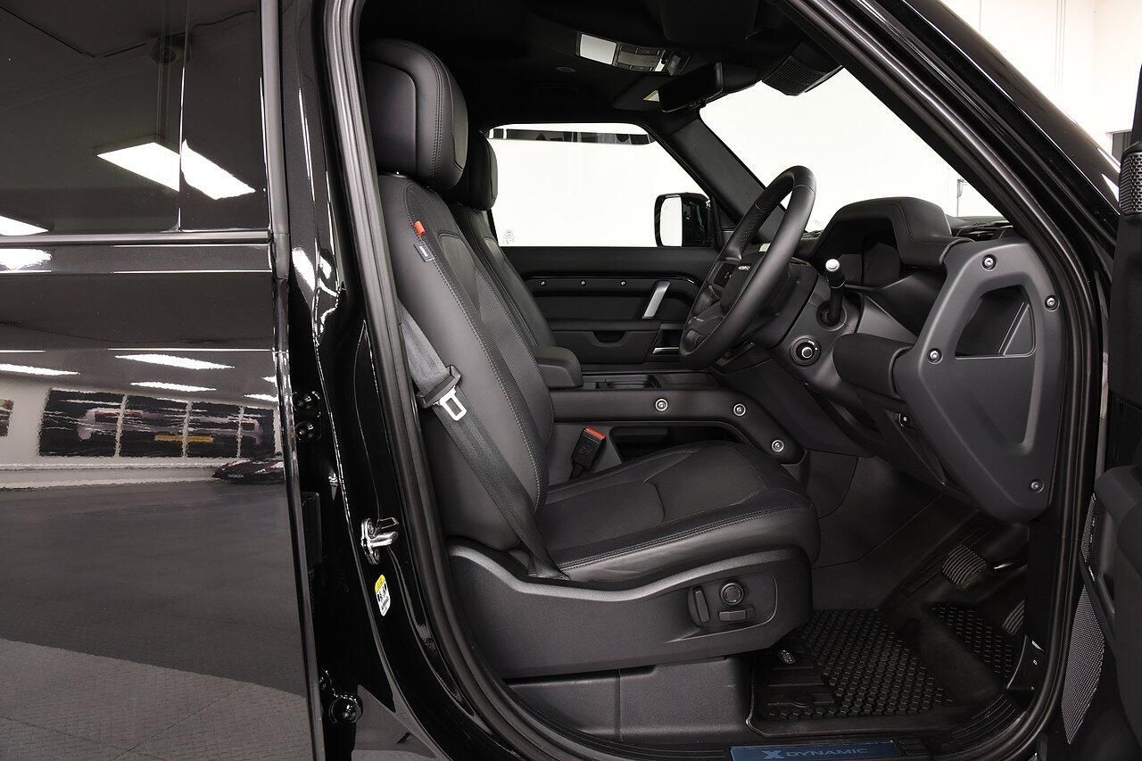 LAND ROVER DEFENDER 110 DIESEL 3.0 D300 Hard Top X-Dynamic HSE Auto for sale UK - Slide 6
