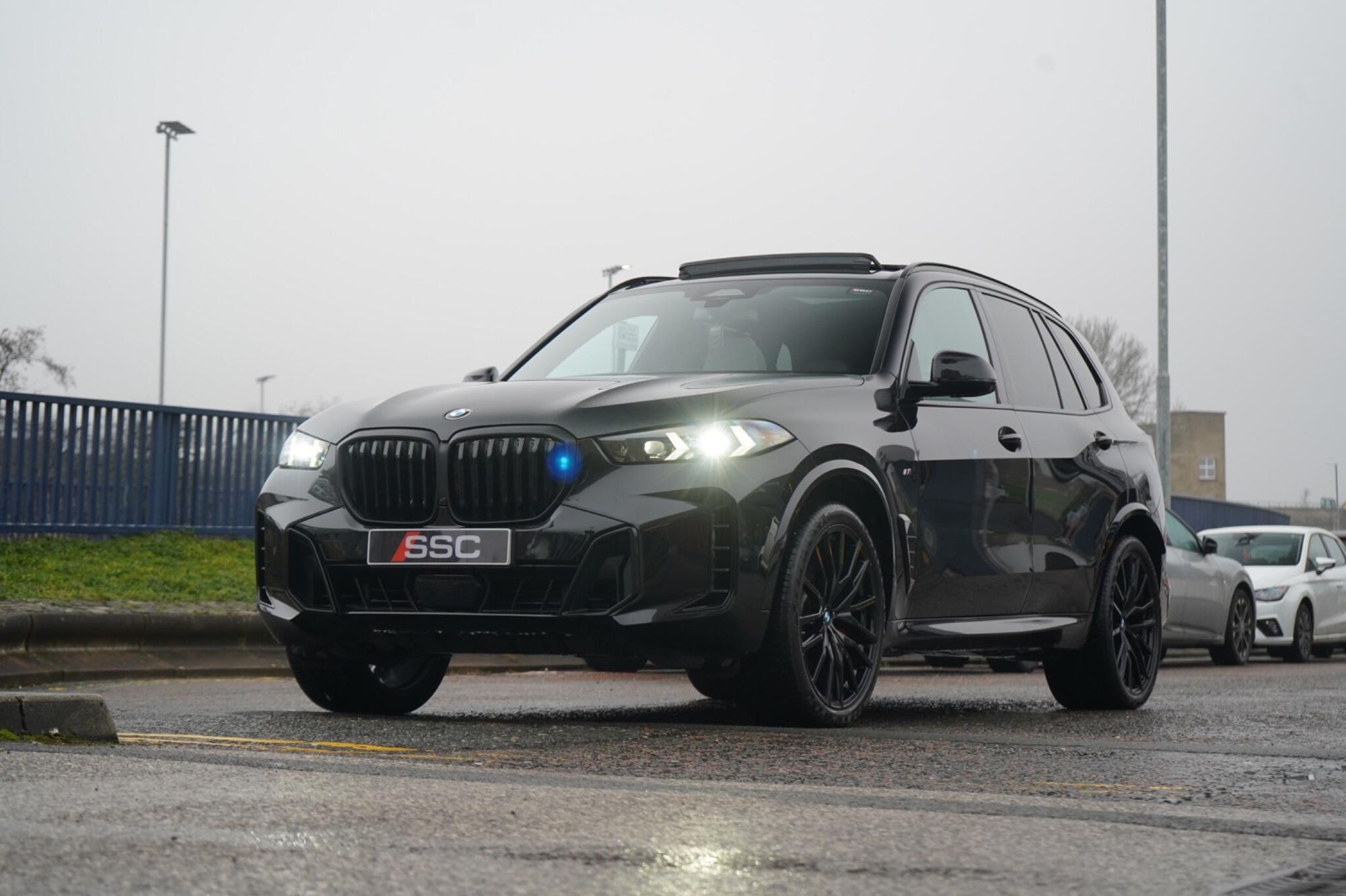 BMW X5 DIESEL ESTATE xDrive40d MHT M Sport 5dr Auto for sale UK - Slide 8