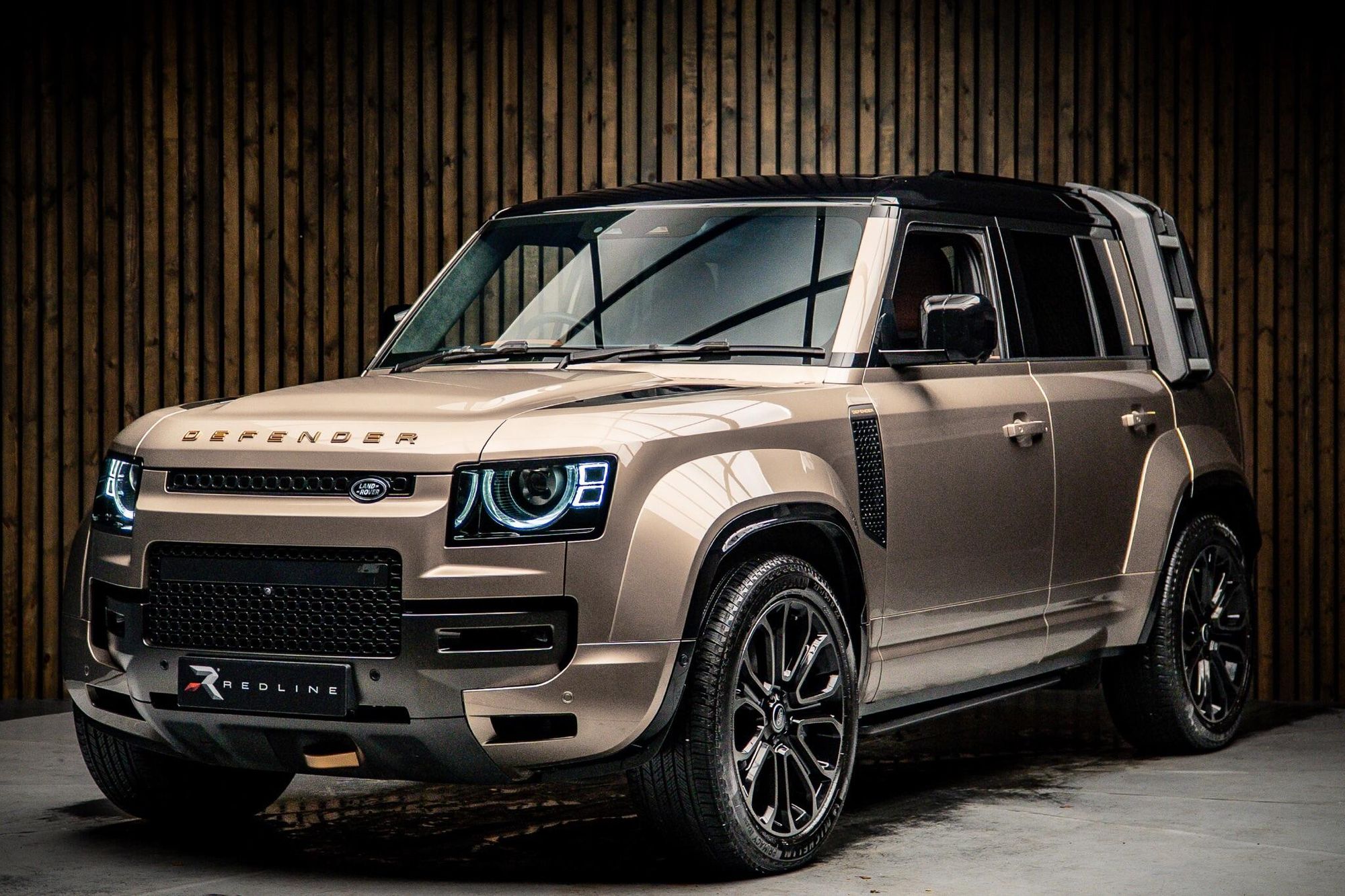 LAND ROVER DEFENDER ESTATE 4.4 P635 Octa 110 5dr Auto for sale UK - Slide 8