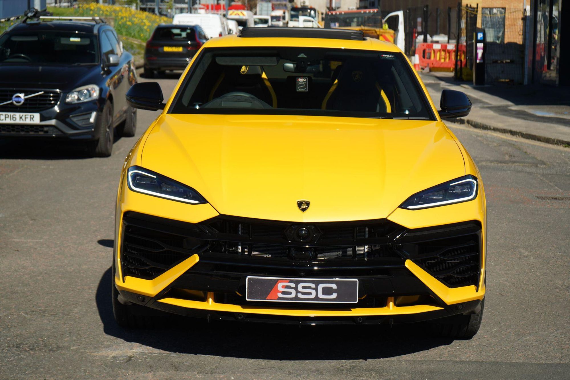 LAMBORGHINI URUS ESTATE 4.0T 25.9kWh Plug-in Hybrid FSI V8 5dr Auto for sale UK - Slide 6