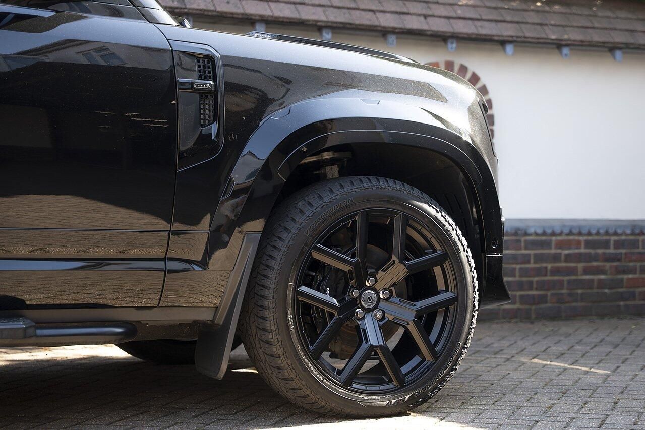 LAND ROVER DEFENDER DIESEL ESTATE 3.0 D300 X-Dynamic HSE 110 5dr Auto for sale UK - Slide 7