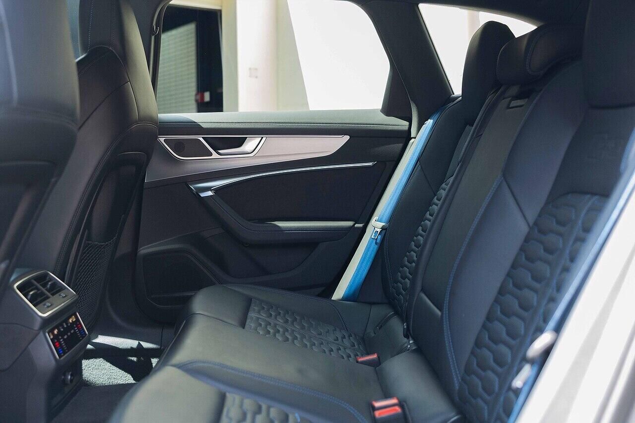 AUDI RS6 RS 6 AVANT RS 6 TFSI Quattro Performance 5dr Tiptronic for sale UK - Slide 8