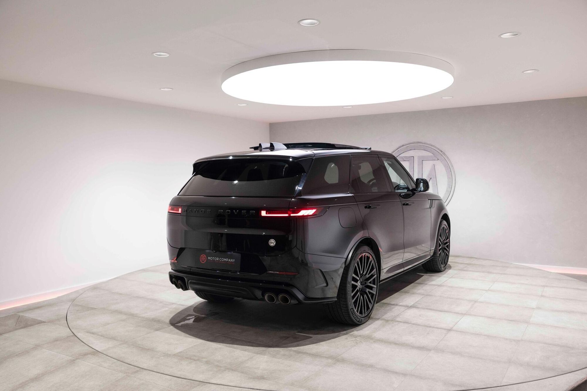 LAND ROVER RANGE ROVER SPORT ESTATE SPECIAL EDITIONS 4.4 P635 V8 SV Edition One 5dr Auto [Gloss] for sale UK - Slide 9