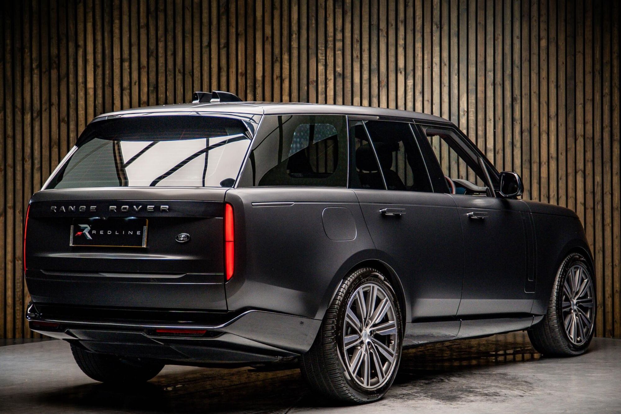 LAND ROVER RANGE ROVER DIESEL ESTATE 3.0 D350 HSE 4dr Auto for sale UK - Slide 4