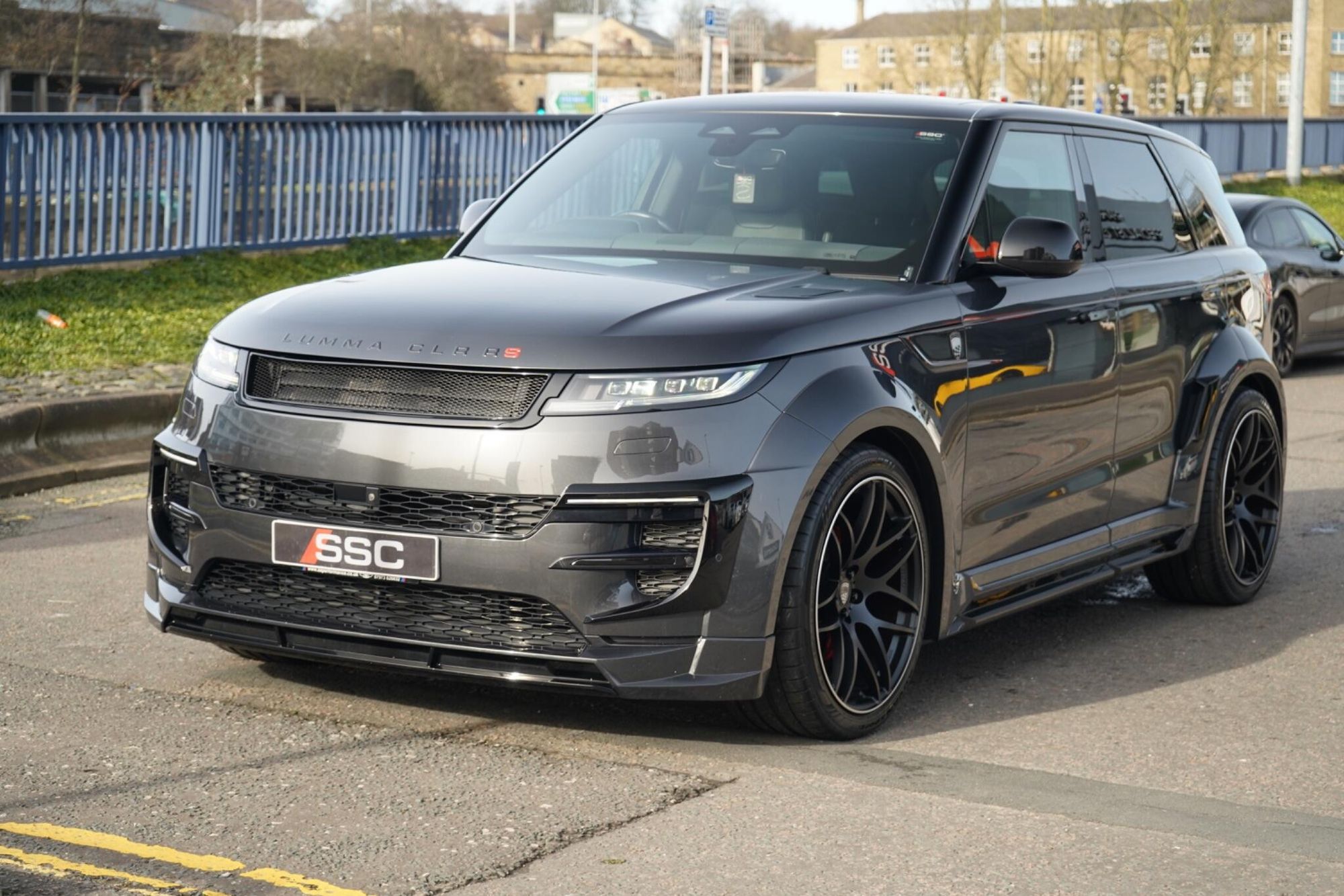 LAND ROVER RANGE ROVER SPORT DIESEL ESTATE 3.0 D300 Dynamic SE 5dr Auto for sale UK - Slide 7