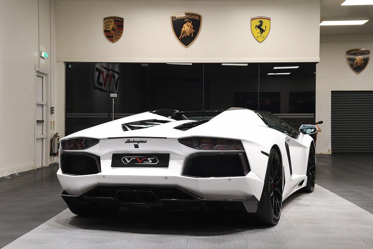 LAMBORGHINI AVENTADOR ROADSTER LP 700-4 2dr ISR for sale UK - Slide 3