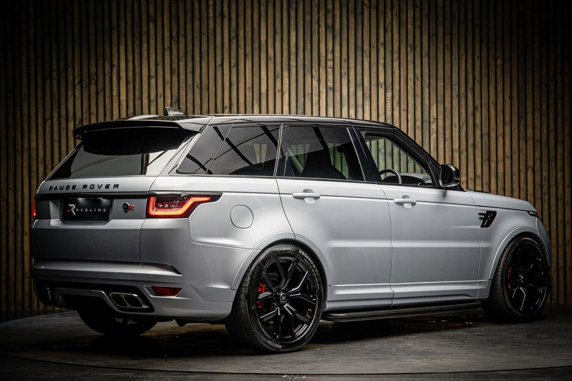 LAND ROVER RANGE ROVER SPORT ESTATE 5.0 P575 S/C SVR 5dr Auto for sale UK - Slide 4