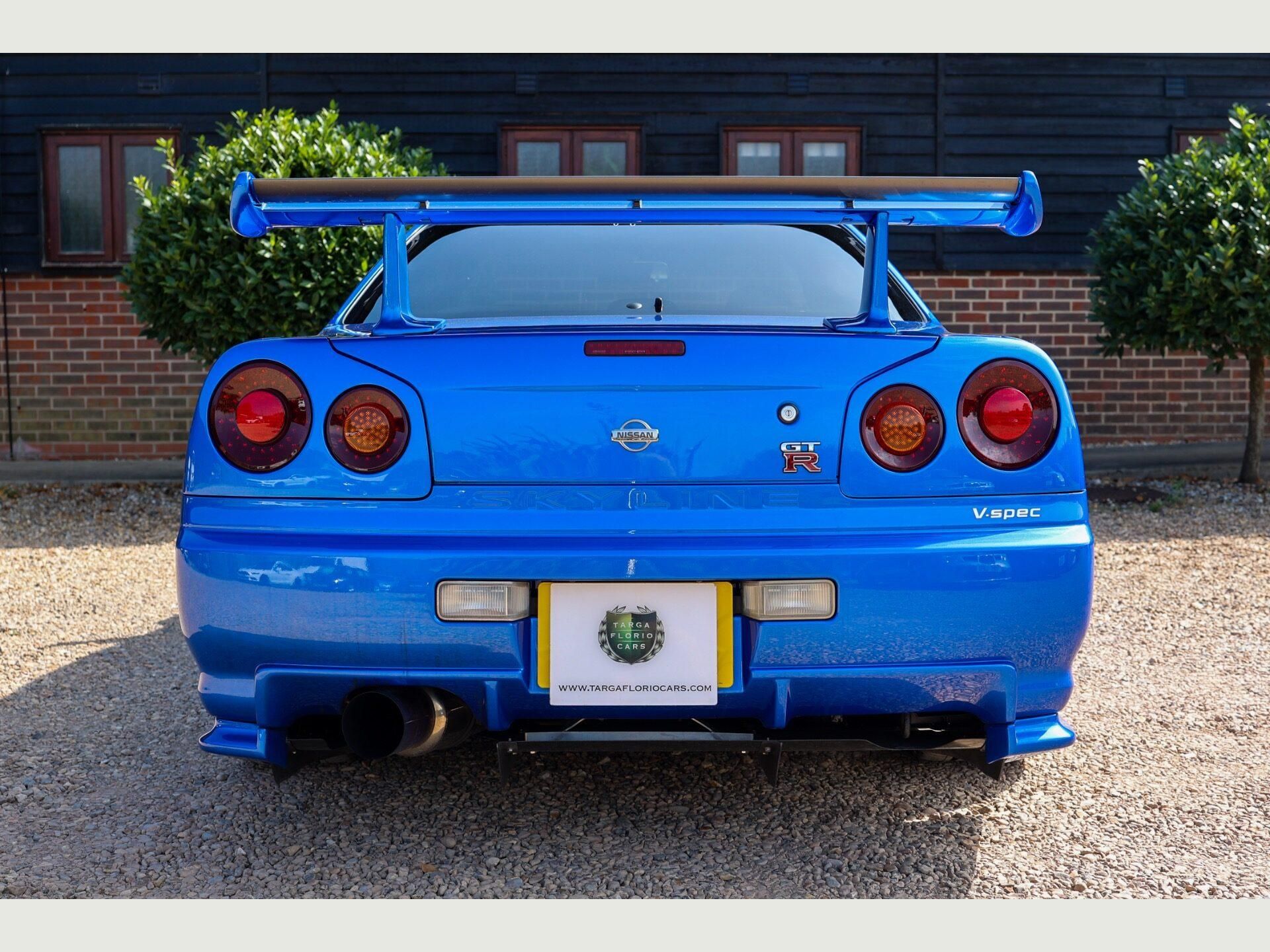 NISSAN SKYLINE GT-R V SPEC 2.6 Twin Turbo 2dr for sale UK - Slide 10