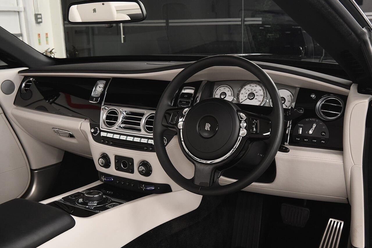 ROLLS-ROYCE DAWN CONVERTIBLE 2dr Auto for sale UK - Slide 5