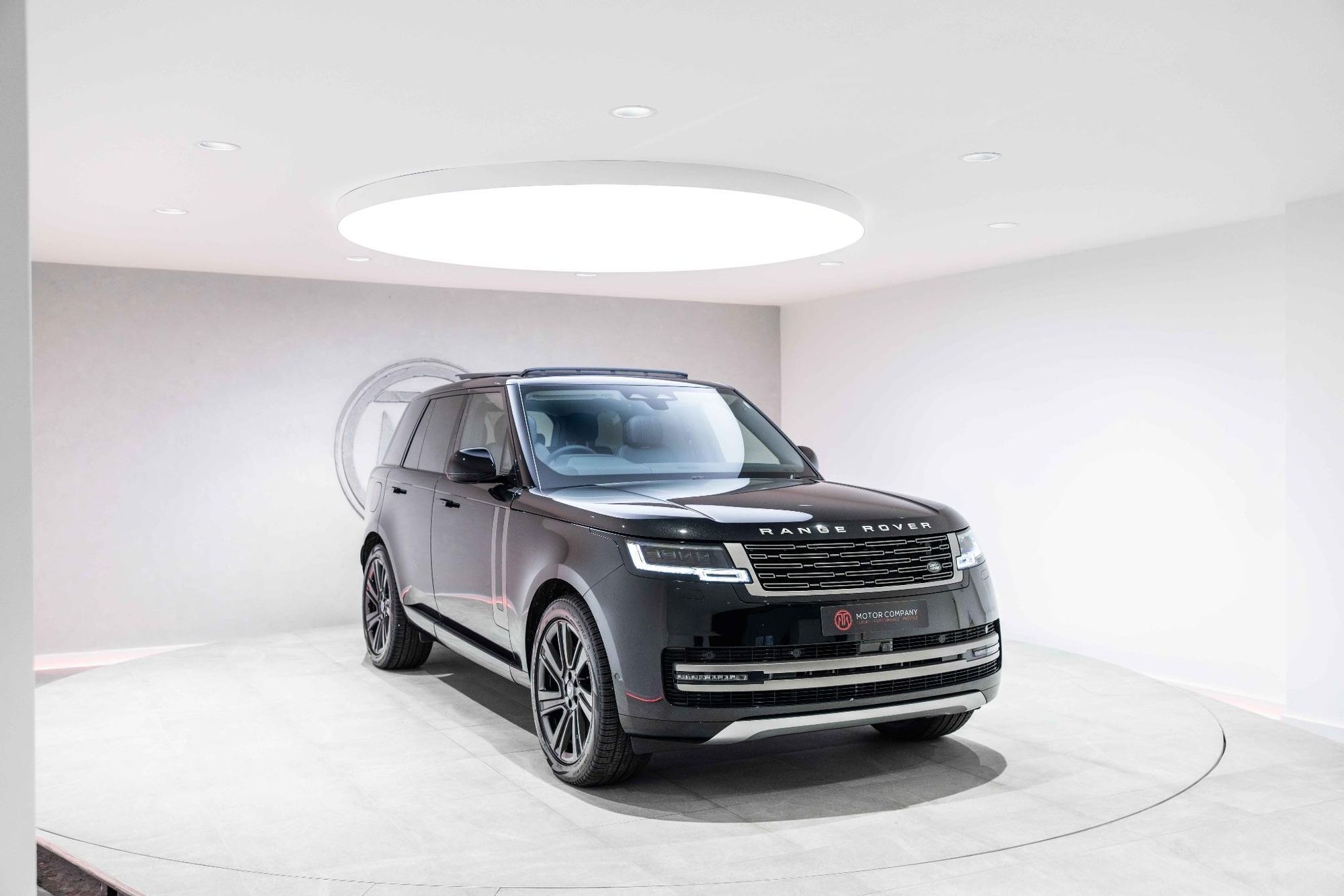 LAND ROVER RANGE ROVER DIESEL ESTATE 3.0 D300 SE 4dr Auto for sale UK - Slide 6