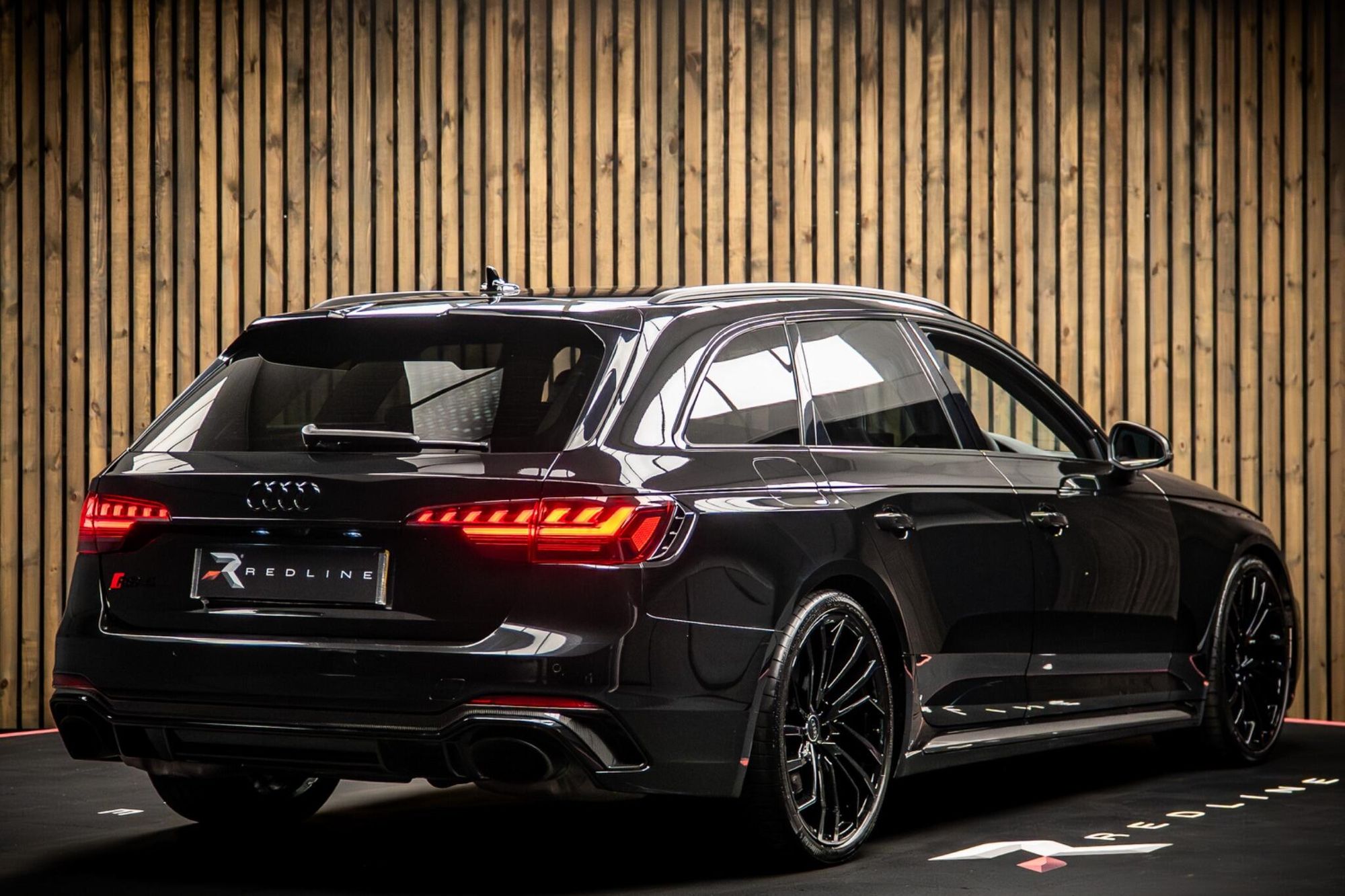 AUDI RS4 RS 4 AVANT RS 4 TFSI Quattro Carbon Black 5dr Tiptronic for sale UK - Slide 4