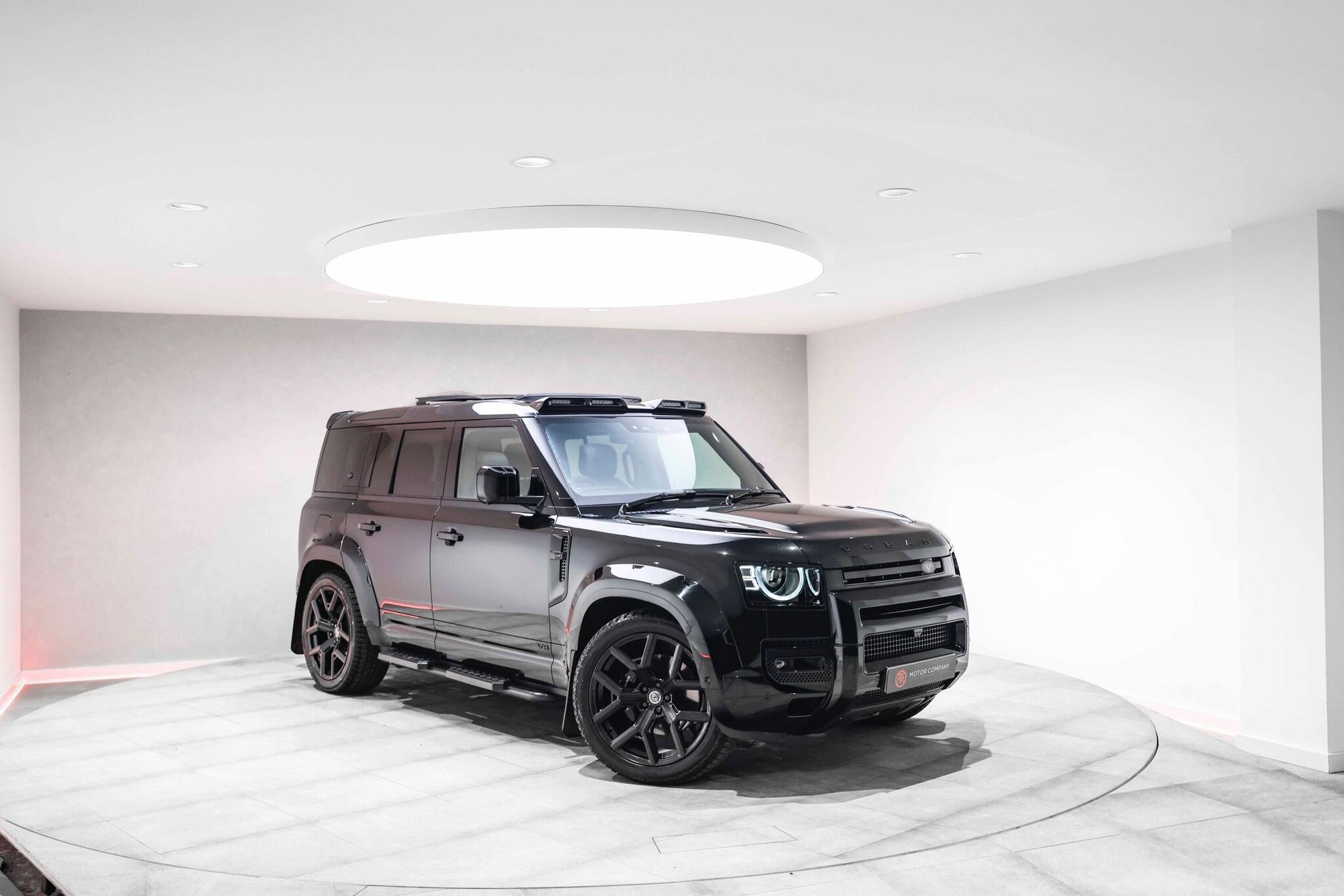 LAND ROVER DEFENDER ESTATE 5.0 P525 V8 110 5dr Auto for sale UK - Slide 2