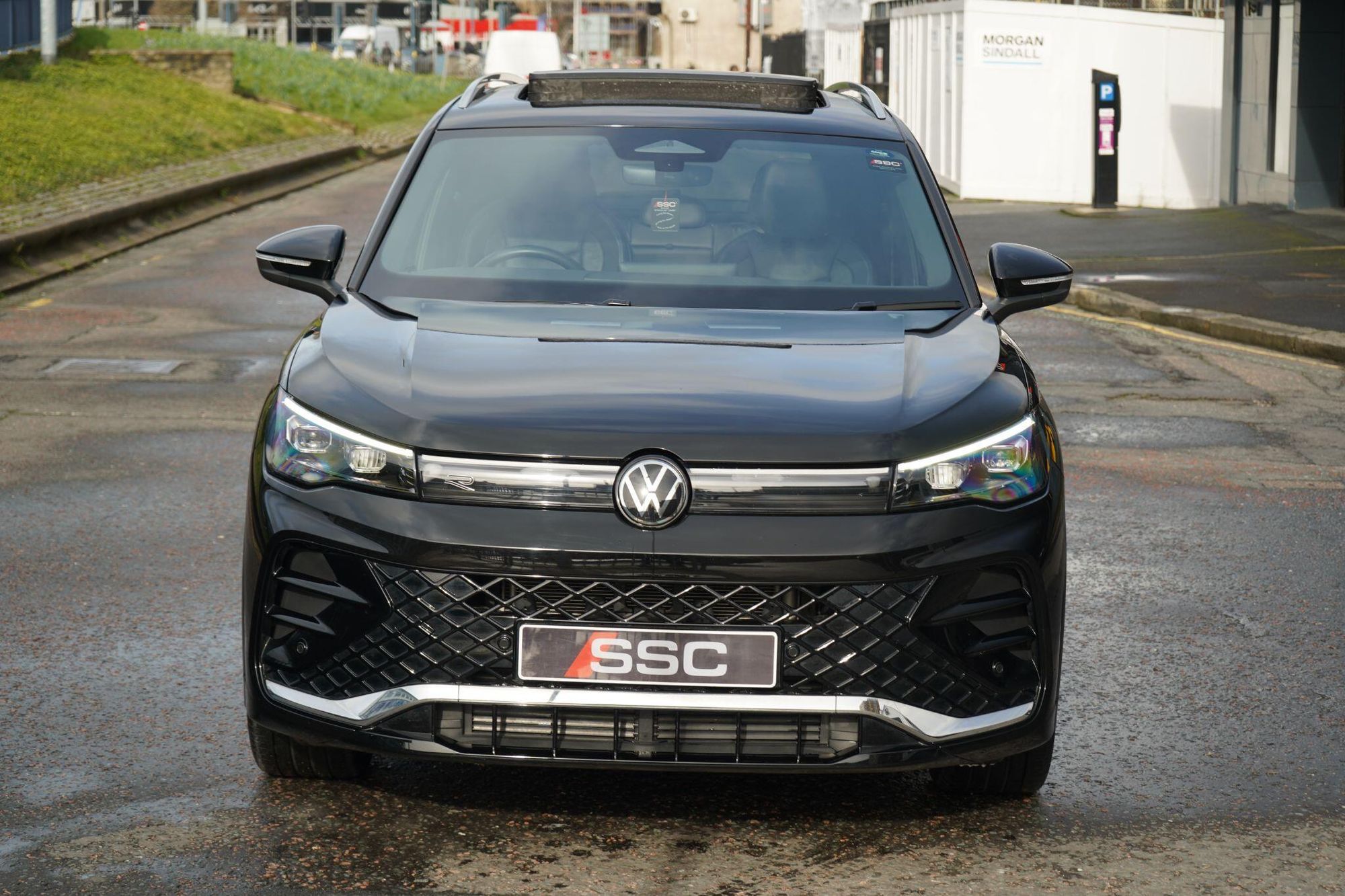 VOLKSWAGEN TIGUAN DIESEL ESTATE 2.0 TDI R-Line 5dr DSG for sale UK - Slide 6