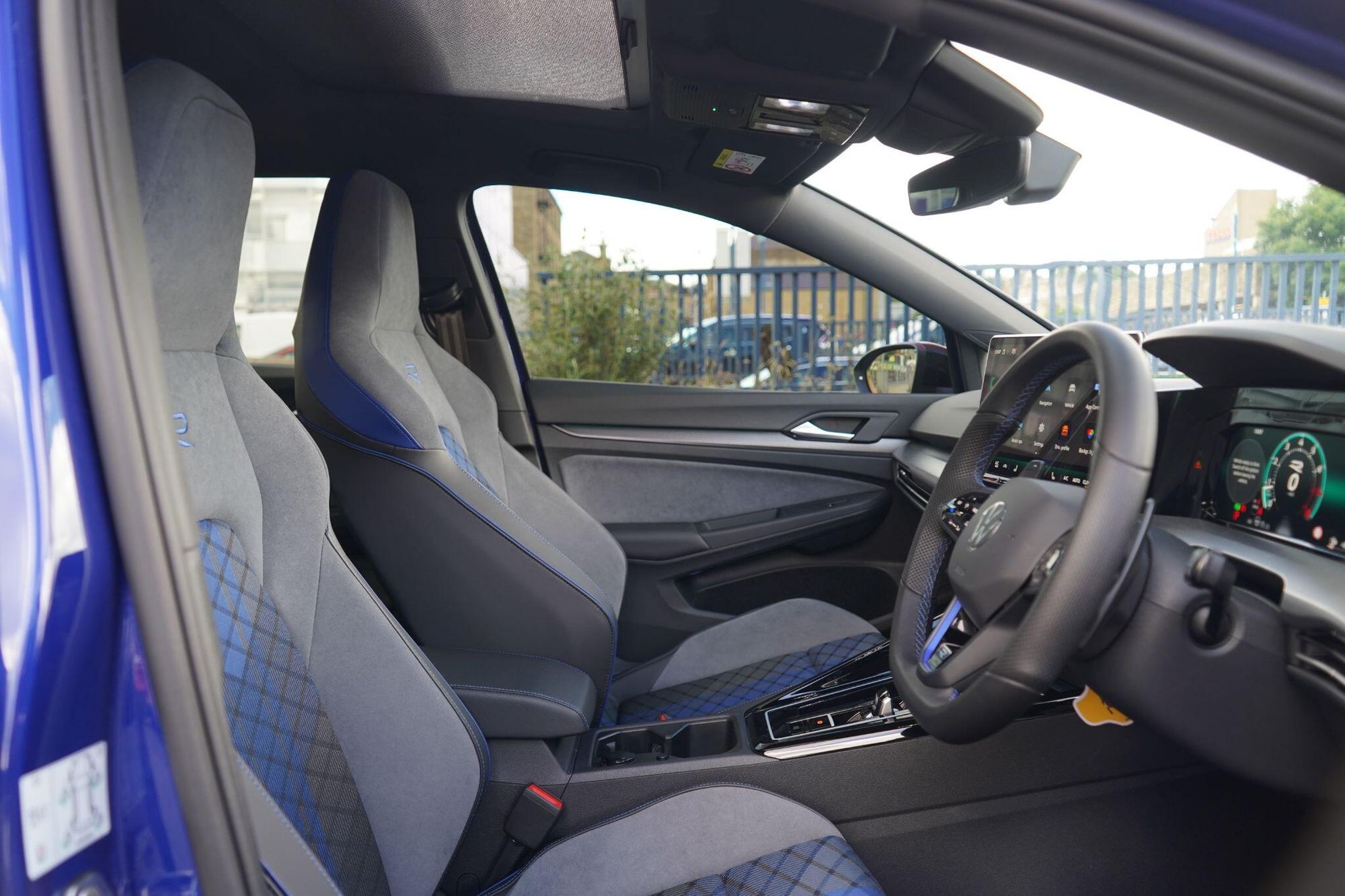 VOLKSWAGEN GOLF HATCHBACK 2.0 TSI 333 R Black Edition 4Motion 5dr DSG for sale UK - Slide 3