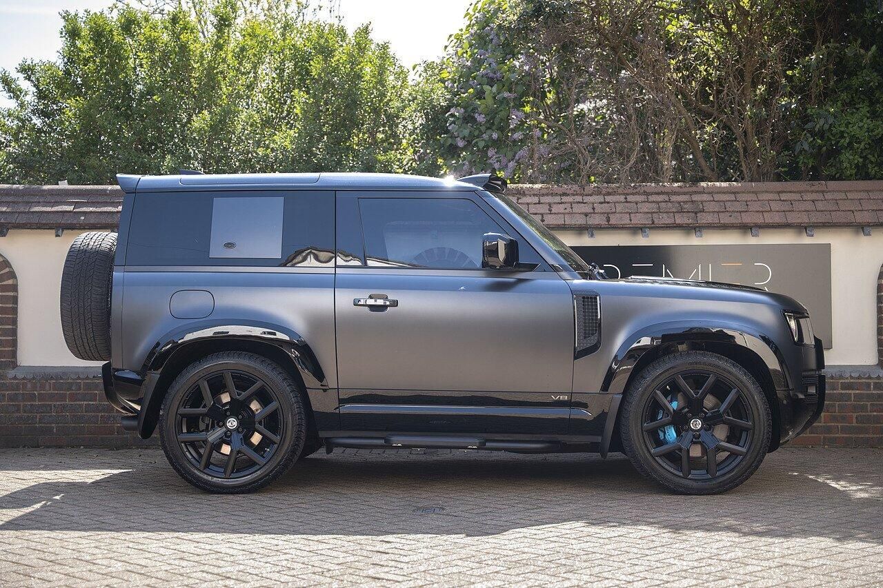 LAND ROVER DEFENDER ESTATE SPECIAL EDITIONS 5.0 P525 V8 Carpathian Edition 90 3dr Auto for sale UK - Slide 3