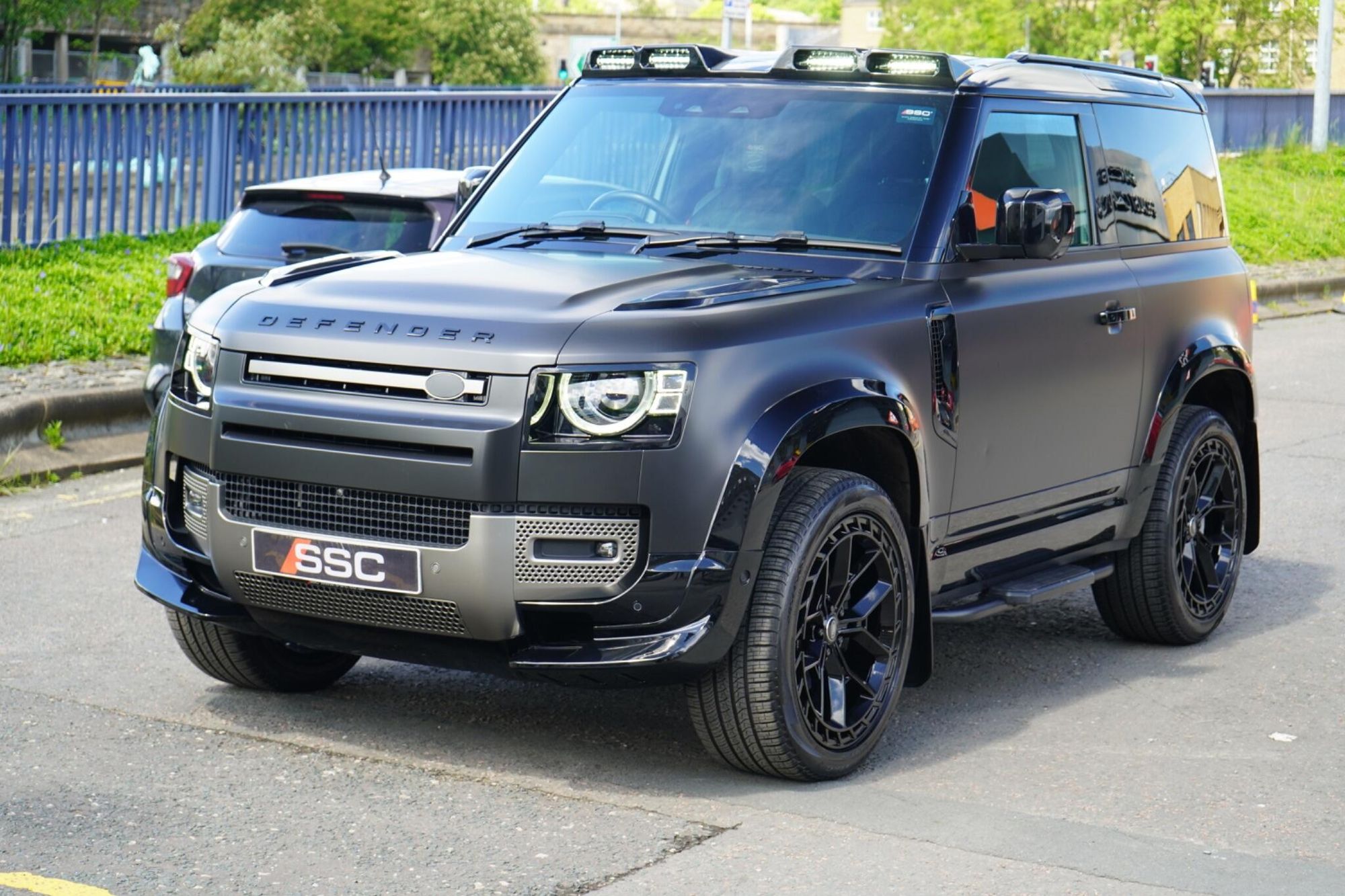 LAND ROVER DEFENDER DIESEL ESTATE 3.0 D250 X-Dynamic HSE 90 3dr Auto for sale UK - Slide 7