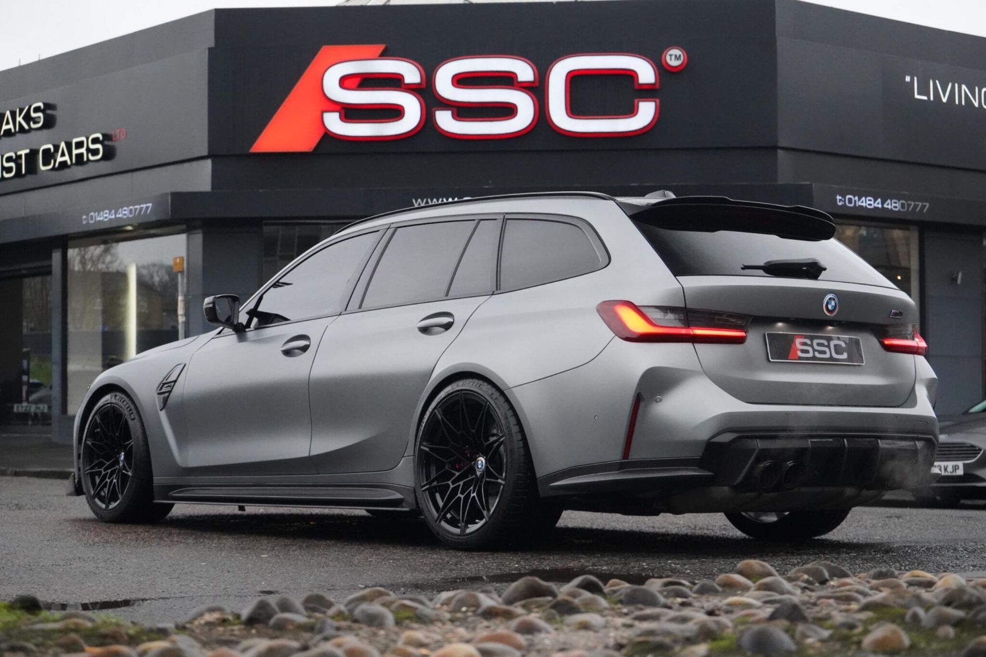 BMW M3 TOURING M3 xDrive Competition M 5dr Step Auto for sale UK - Slide 2