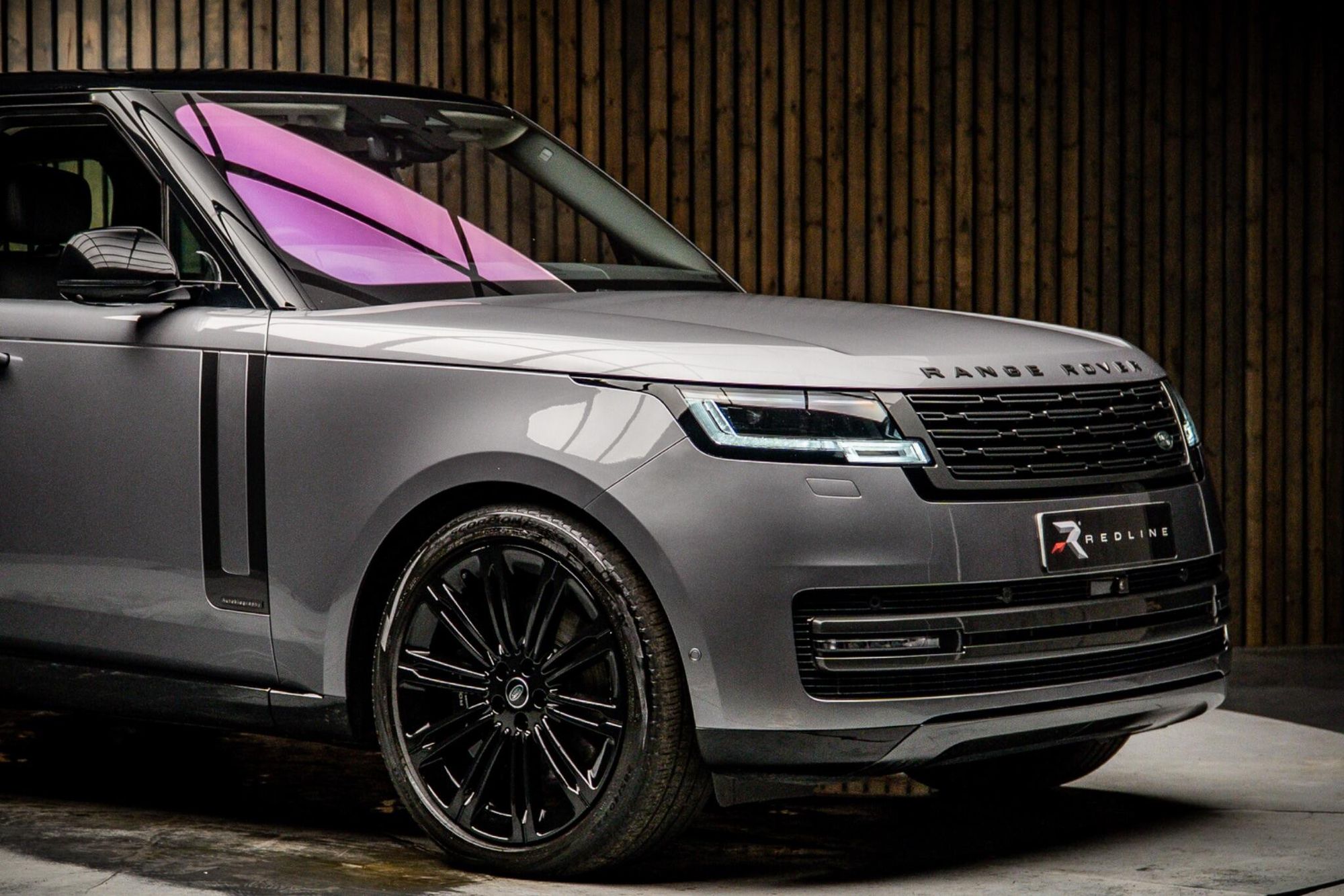 LAND ROVER RANGE ROVER ESTATE 4.4 P530 V8 Autobiography 4dr Auto for sale UK - Slide 10