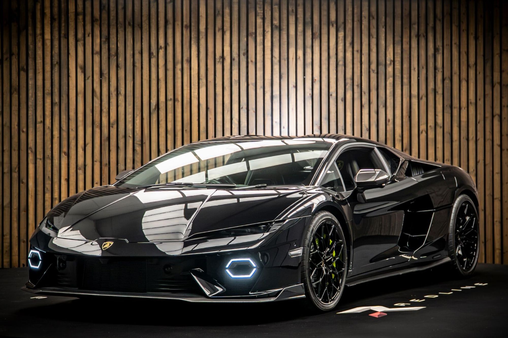 LAMBORGHINI TEMERARIO COUPE 4.0T V8 PHEV 2dr Auto for sale UK - Slide 8