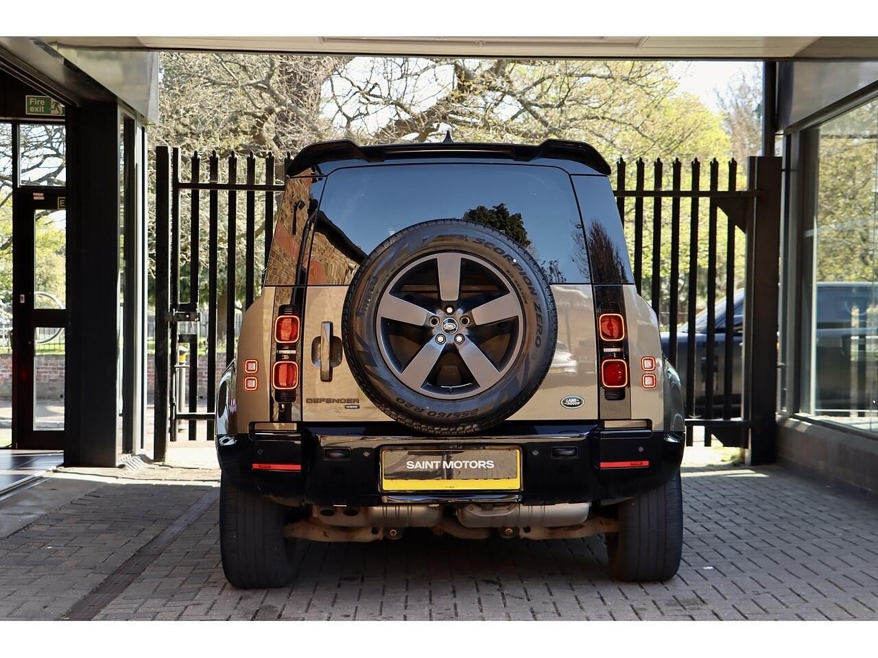 LAND ROVER DEFENDER DIESEL ESTATE 3.0 D300 X-Dynamic HSE 110 5dr Auto for sale UK - Slide 8
