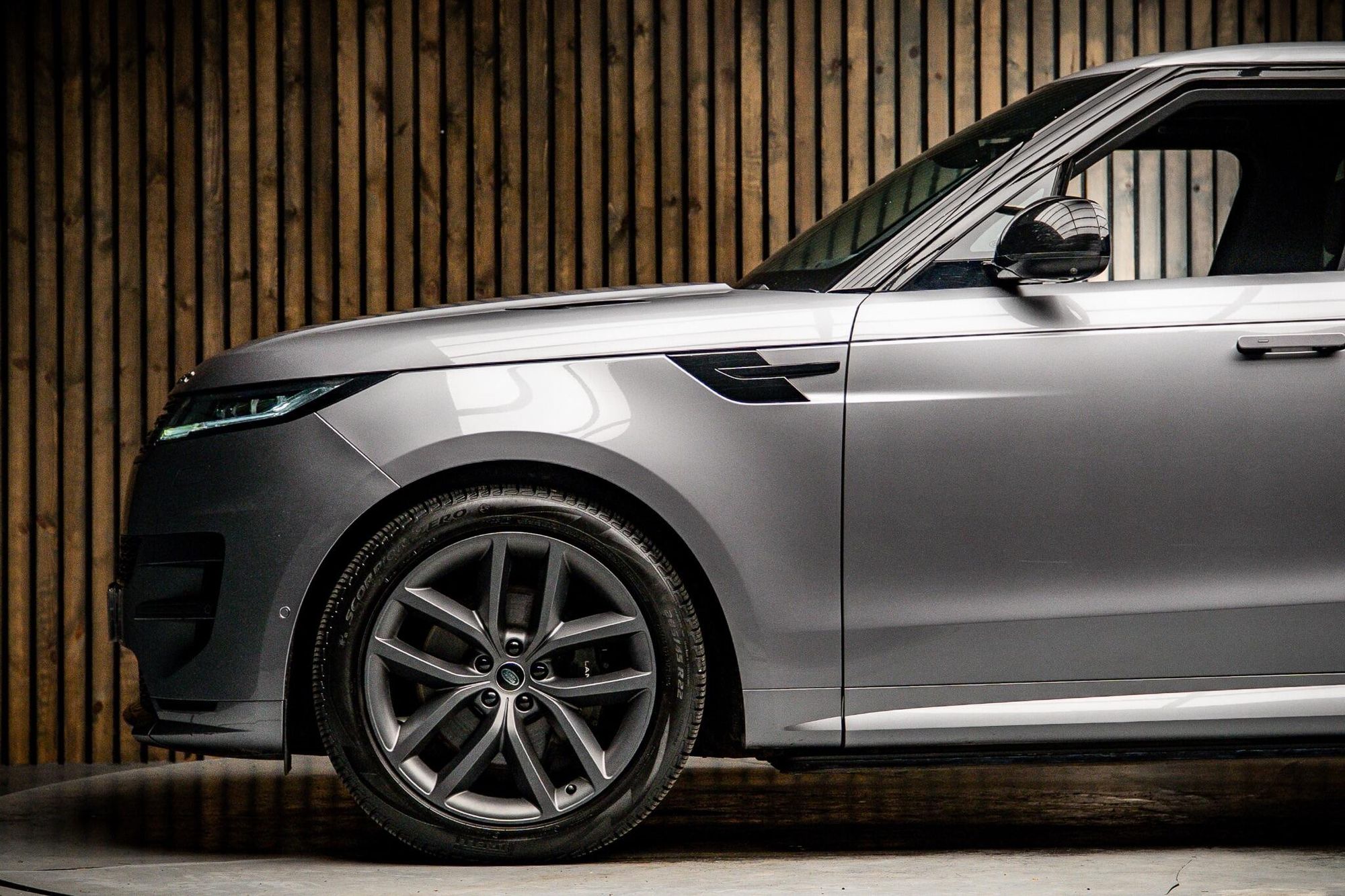 LAND ROVER RANGE ROVER SPORT ESTATE 3.0 P400 Dynamic SE 5dr Auto for sale UK - Slide 9