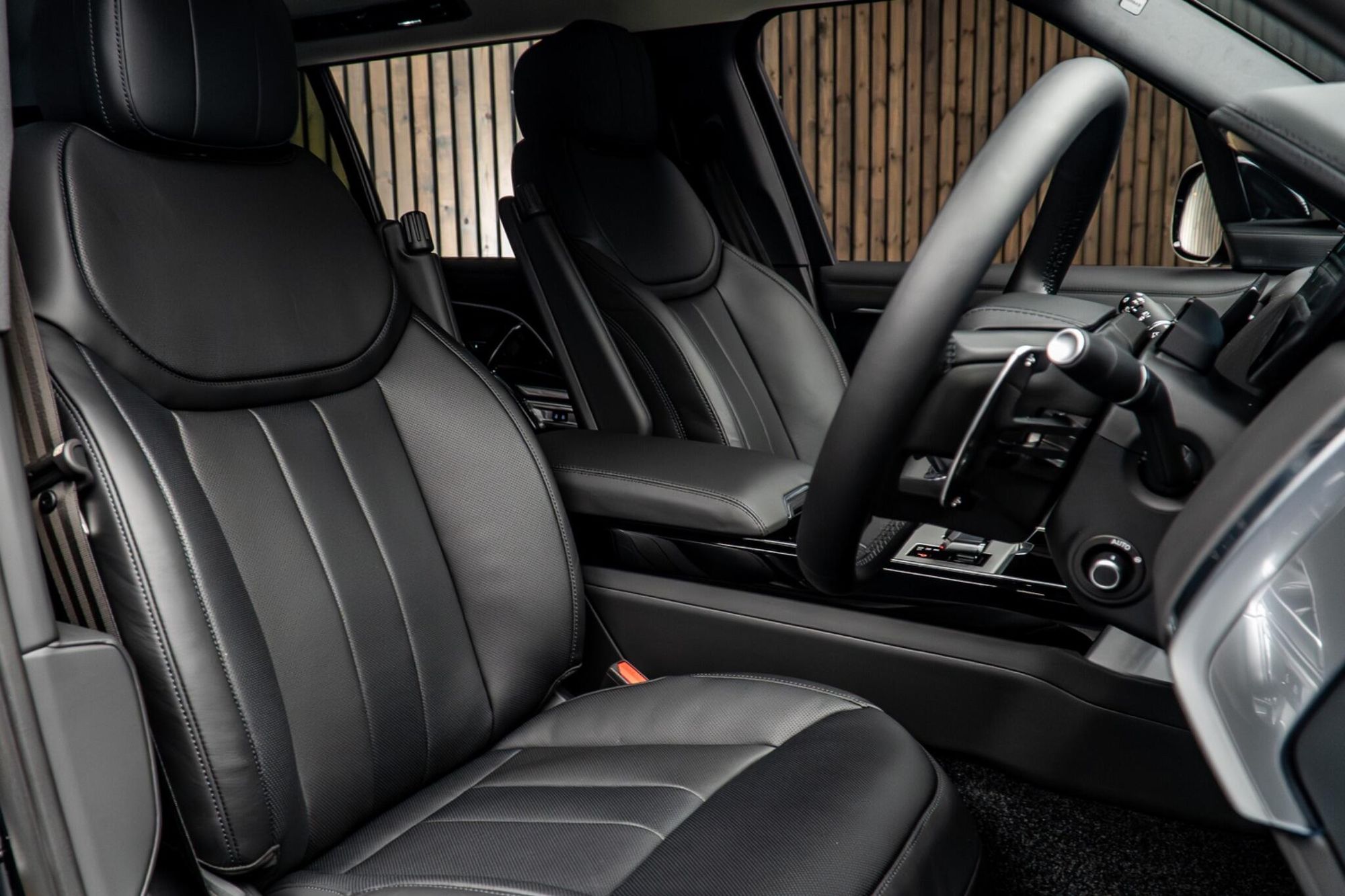 LAND ROVER RANGE ROVER DIESEL ESTATE 3.0 D350 HSE LWB 4dr Auto [7 Seat] for sale UK - Slide 2