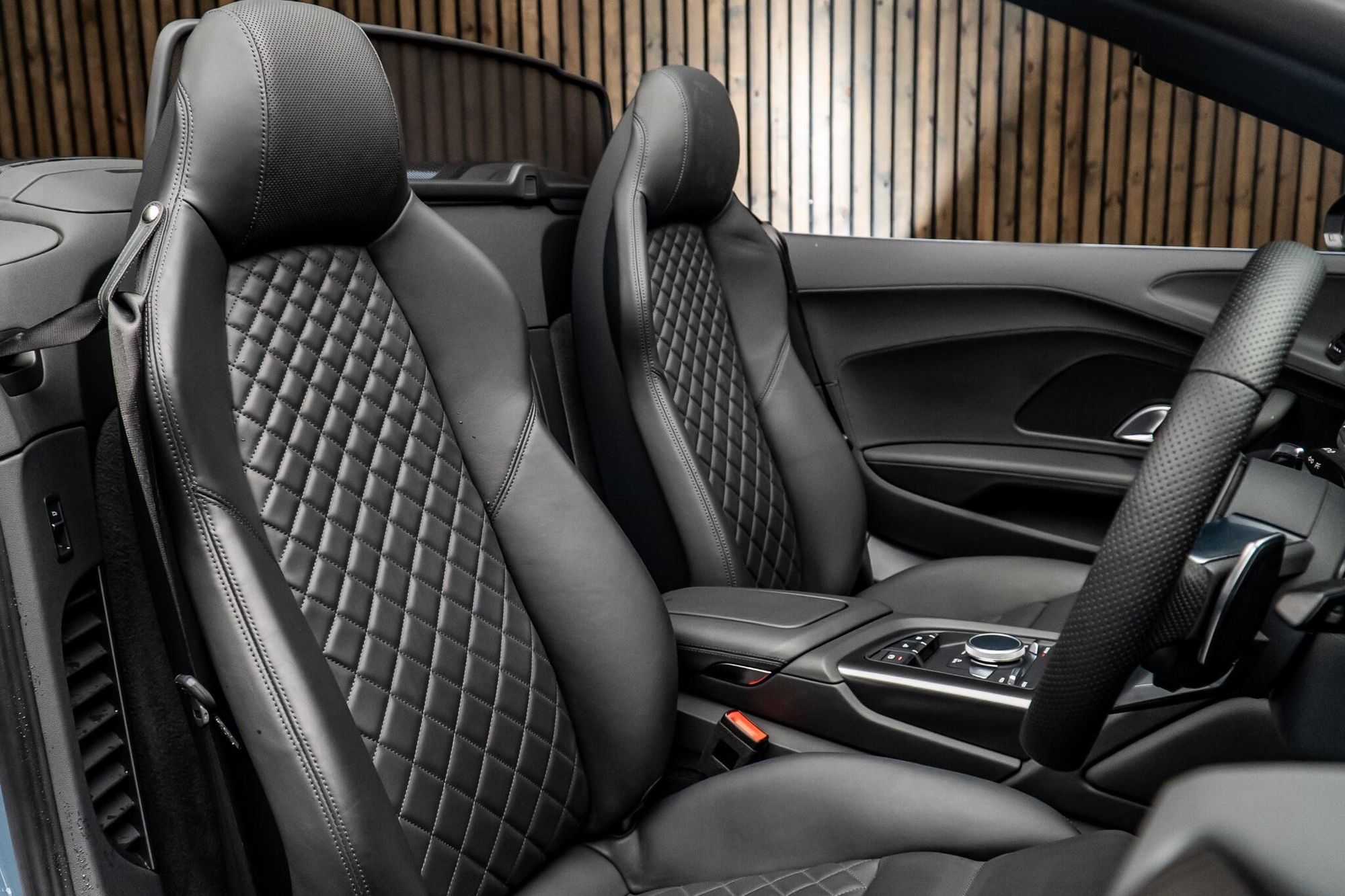 AUDI R8 SPYDER 5.2 FSI V10 Quattro Performance 2dr S Tronic for sale UK - Slide 2