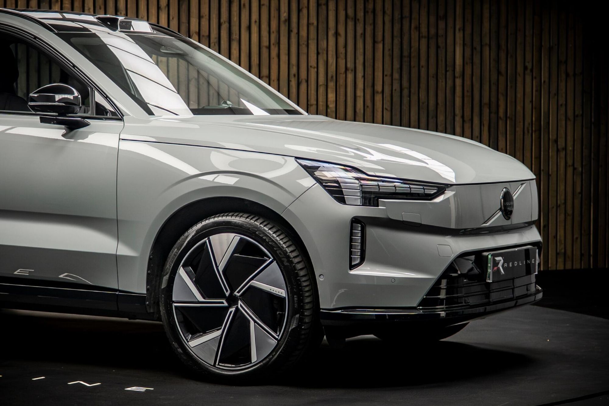 VOLVO EX90 ESTATE 300kW Twin Motor Ultra 111kWh 5dr Auto for sale UK - Slide 10