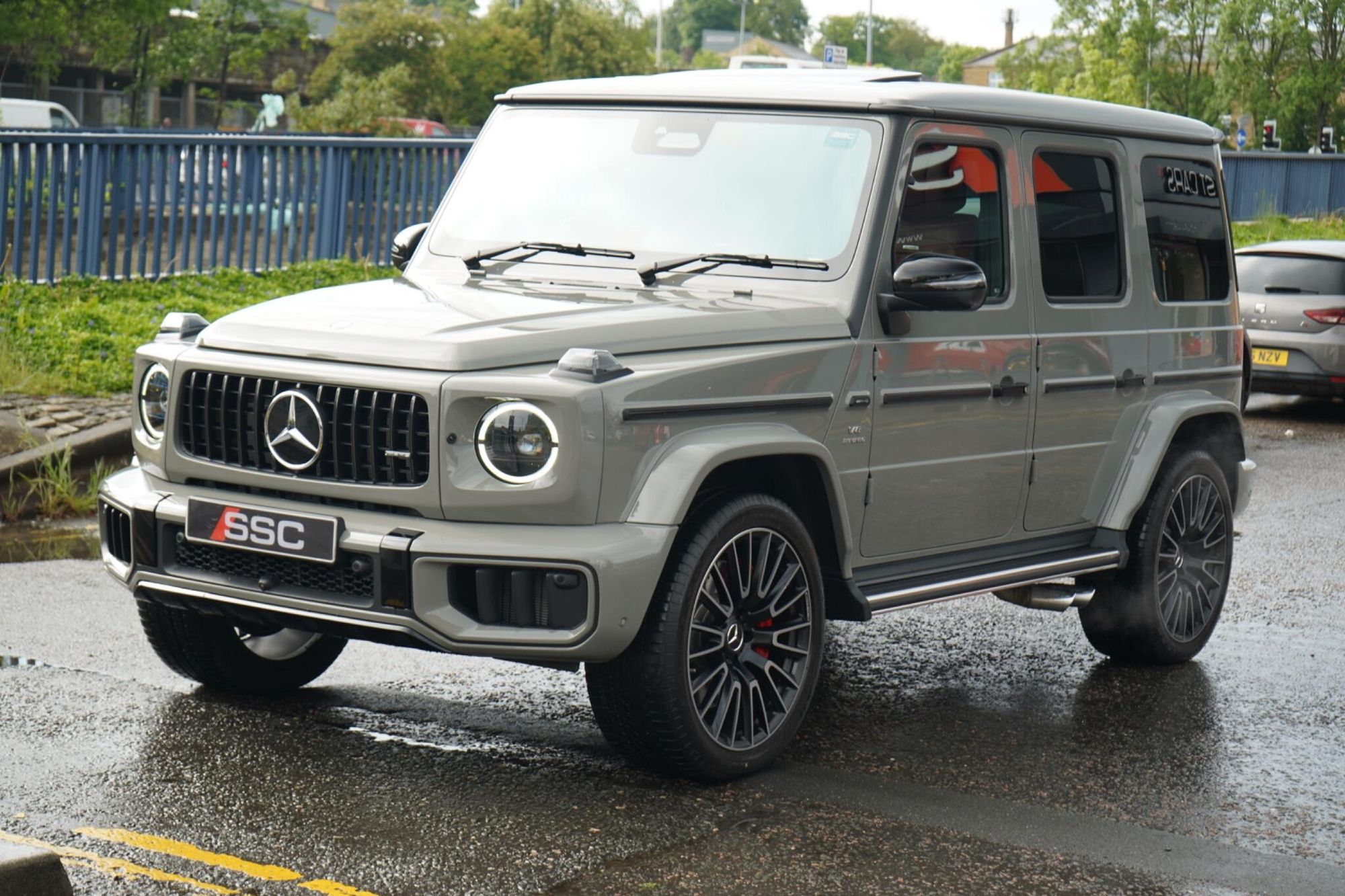 MERCEDES-BENZ G CLASS AMG STATION WAGON SPECIAL EDITIONS G63 Manufaktur Edition 5dr 9G-Tronic for sale UK - Slide 5
