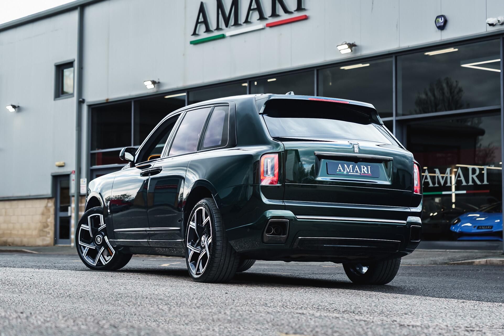 ROLLS-ROYCE CULLINAN ESTATE II Black Badge 5dr Auto for sale UK - Slide 4