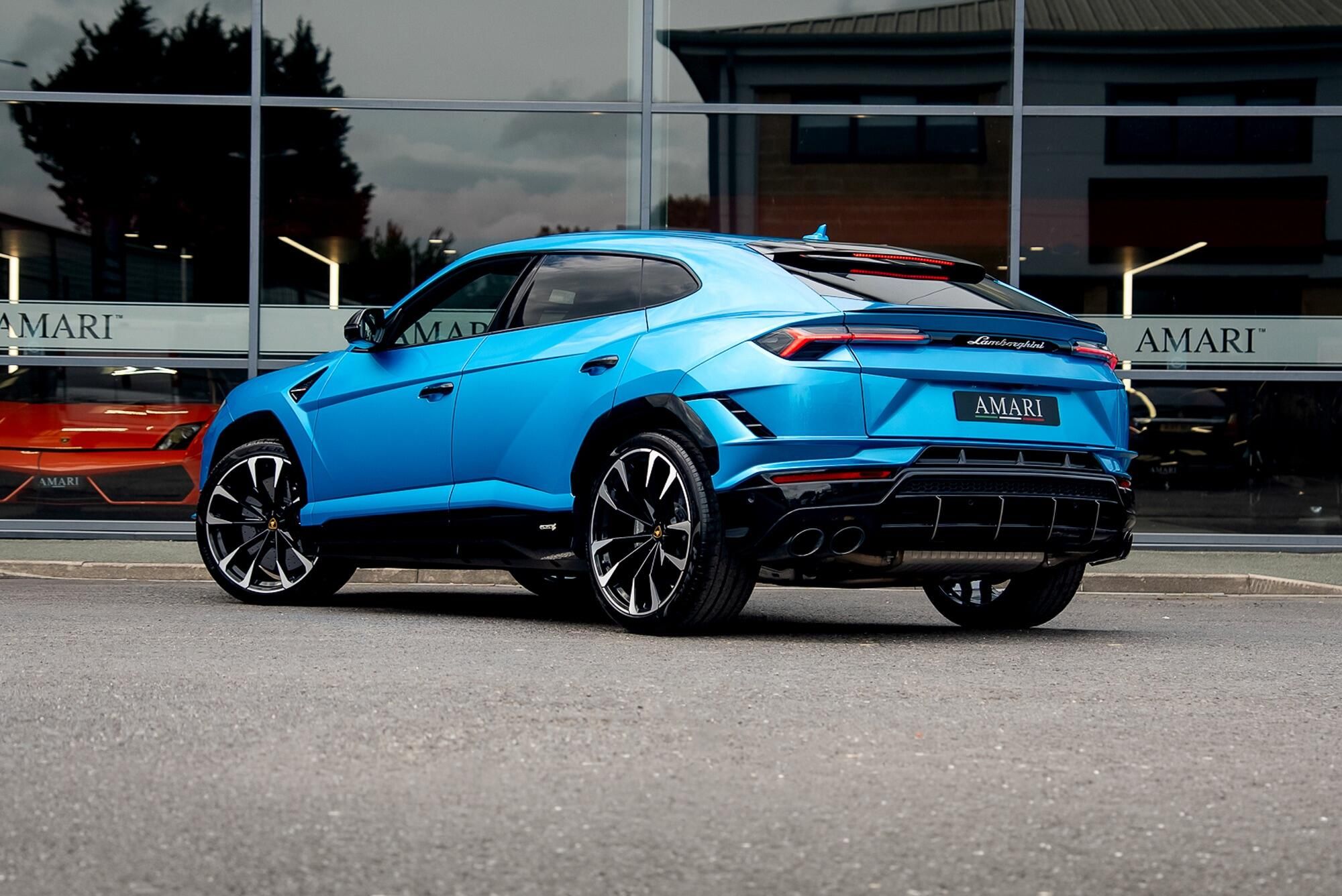 LAMBORGHINI URUS ESTATE 4.0T FSI V8 S 5dr Auto for sale UK - Slide 3