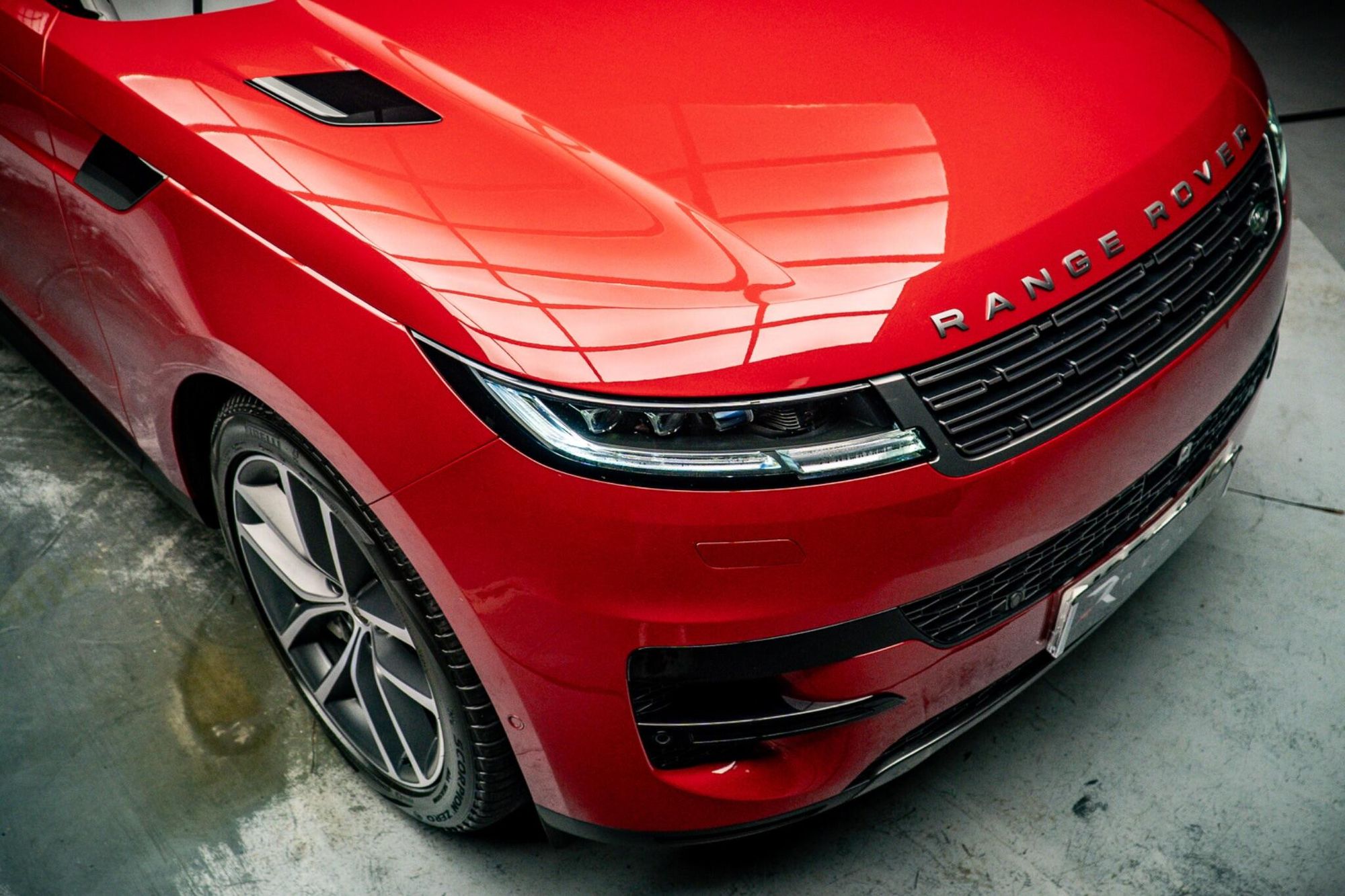 LAND ROVER RANGE ROVER SPORT ESTATE 3.0 P440e SE 5dr Auto for sale UK - Slide 10