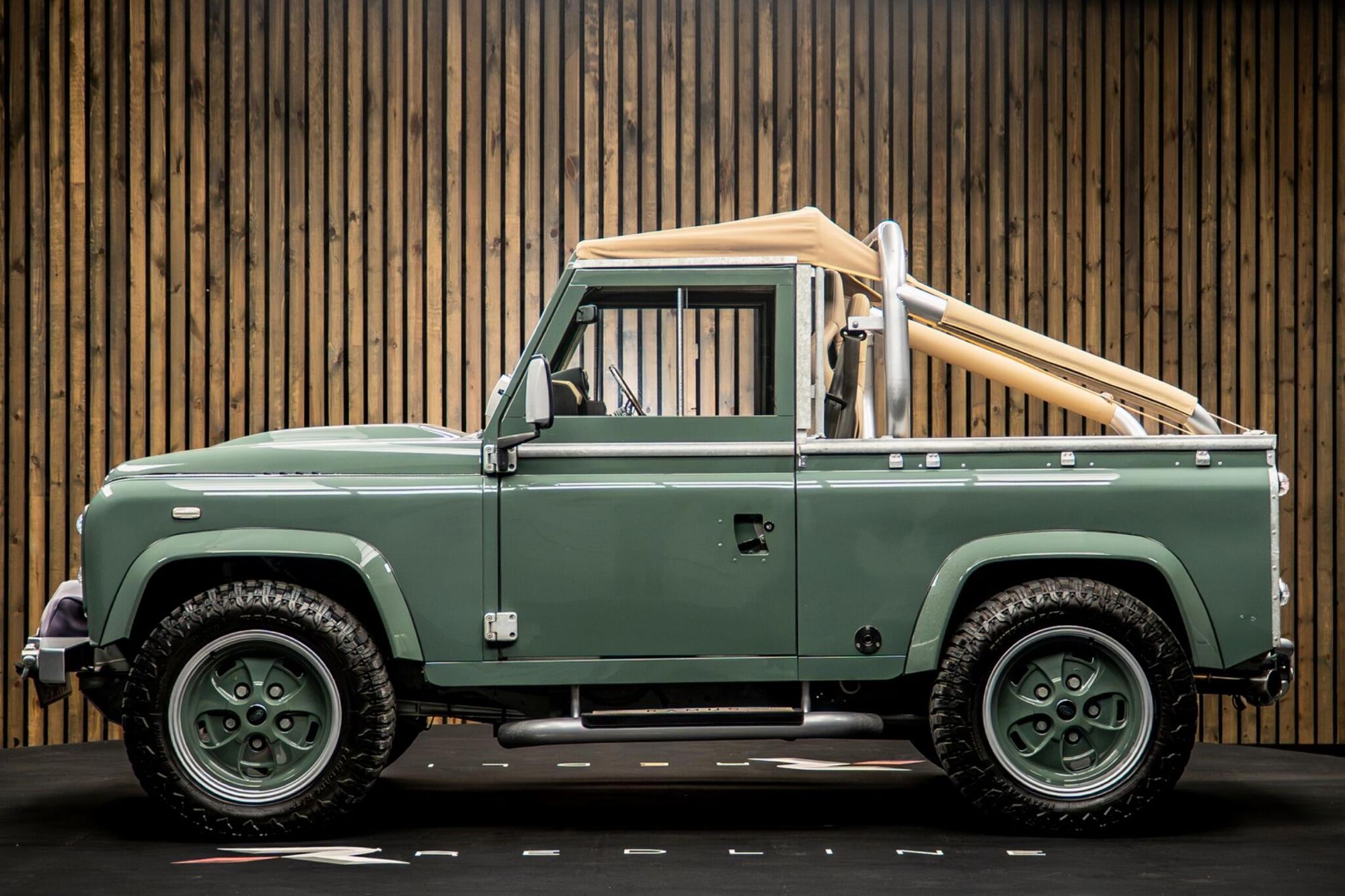 LAND ROVER DEFENDER 90 SWB DIESEL PickUp TDCi for sale UK - Slide 7