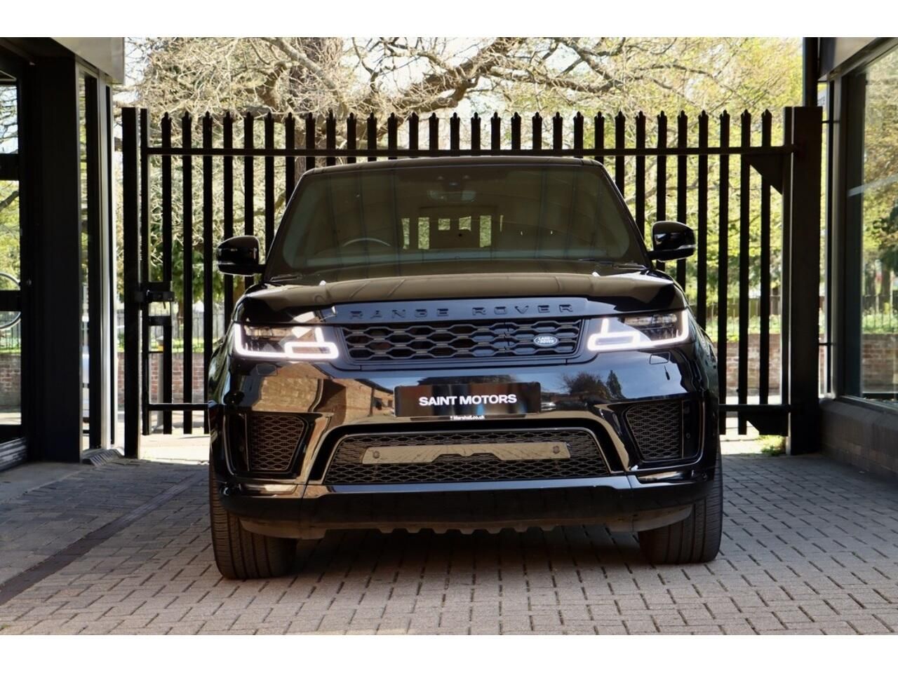 LAND ROVER RANGE ROVER SPORT ESTATE 2.0 P400e HSE Dynamic Black 5dr Auto for sale UK - Slide 2