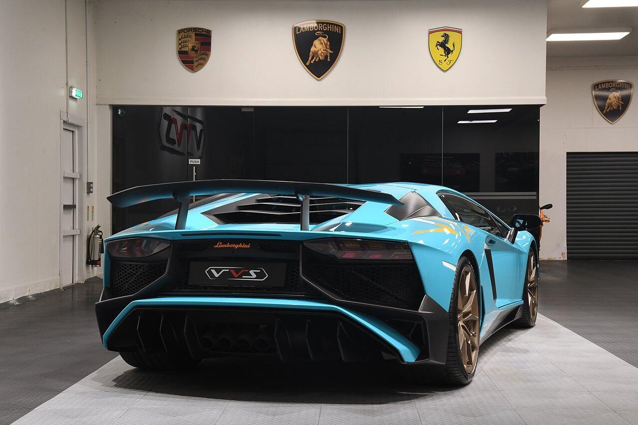 LAMBORGHINI AVENTADOR COUPE LP 750-4 Superveloce 2dr ISR for sale UK - Slide 3