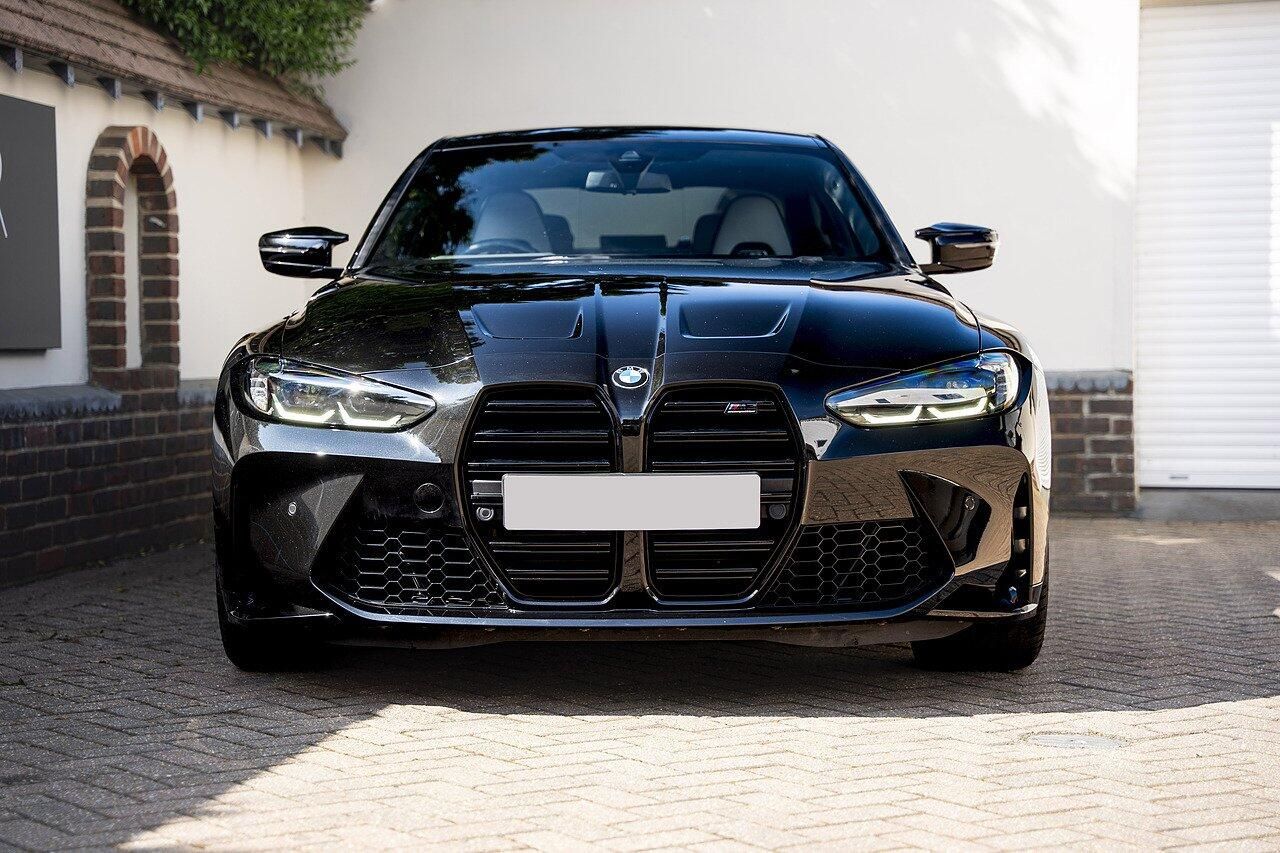 BMW M3 Saloon 3.0 530 Competition M xDrive Steptronic 4 Door Auto for sale UK - Slide 2