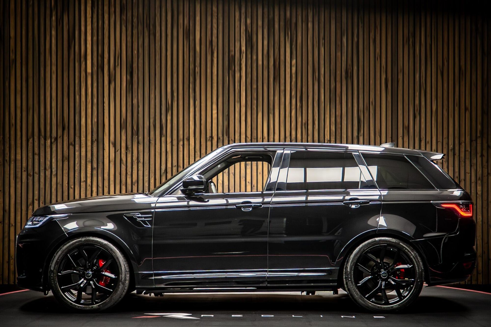 LAND ROVER RANGE ROVER SPORT ESTATE 5.0 P575 S/C SVR 5dr Auto for sale UK - Slide 7