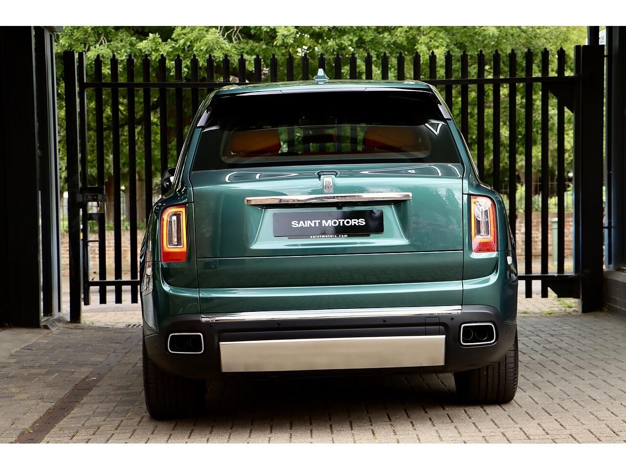 ROLLS-ROYCE CULLINAN ESTATE 5dr Auto for sale UK - Slide 8
