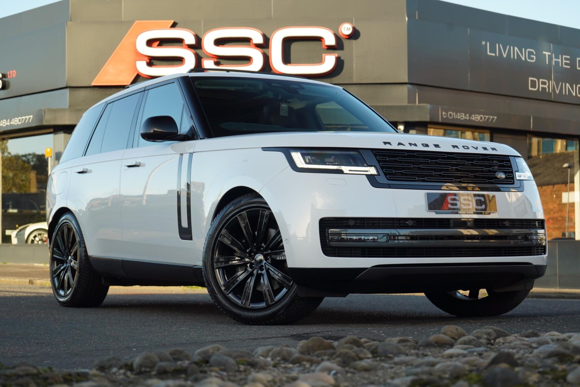 LAND ROVER RANGE ROVER ESTATE 3.0 P400 Autobiography 4dr Auto for sale UK