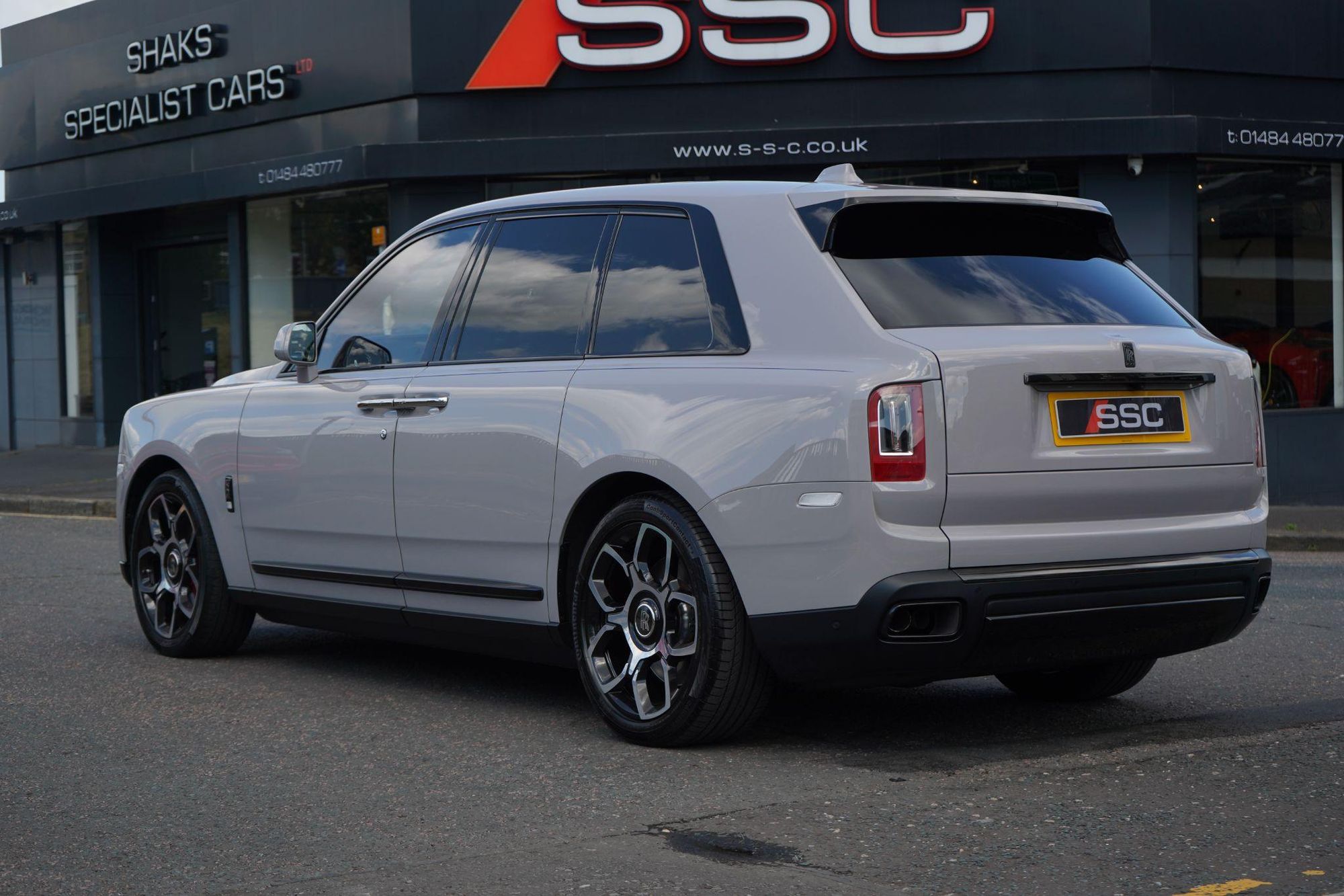 ROLLS-ROYCE CULLINAN ESTATE Black Badge 5dr Auto for sale UK - Slide 8