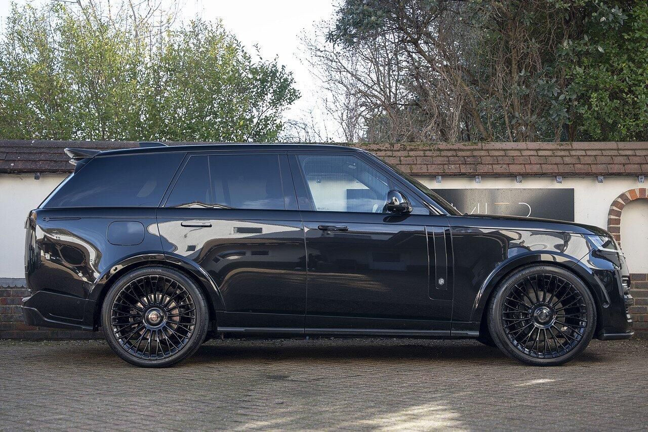 LAND ROVER RANGE ROVER ESTATE 3.0 P400 Autobiography 4dr Auto for sale UK - Slide 3